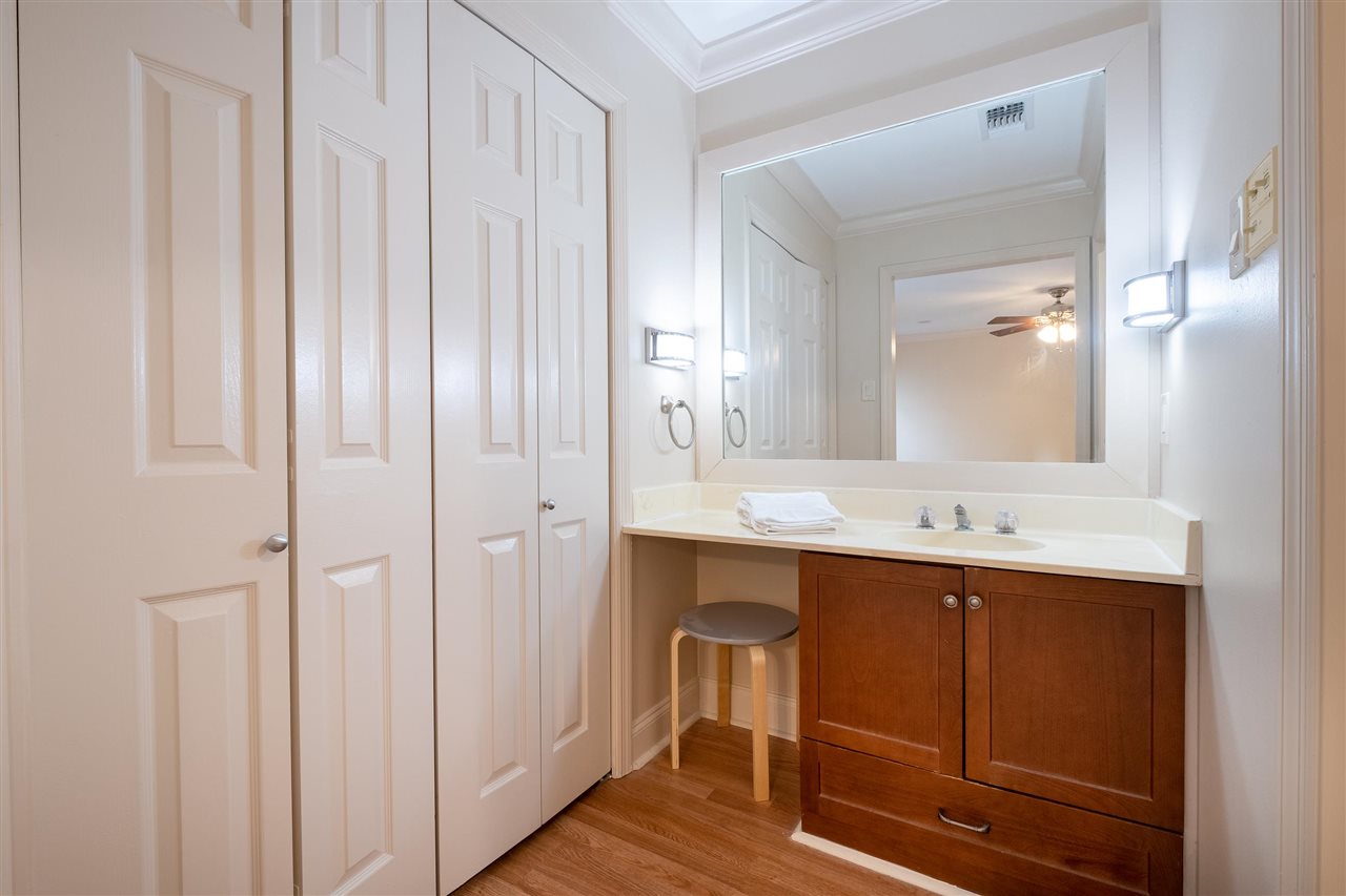 ANDOVER SQUARE - Residential