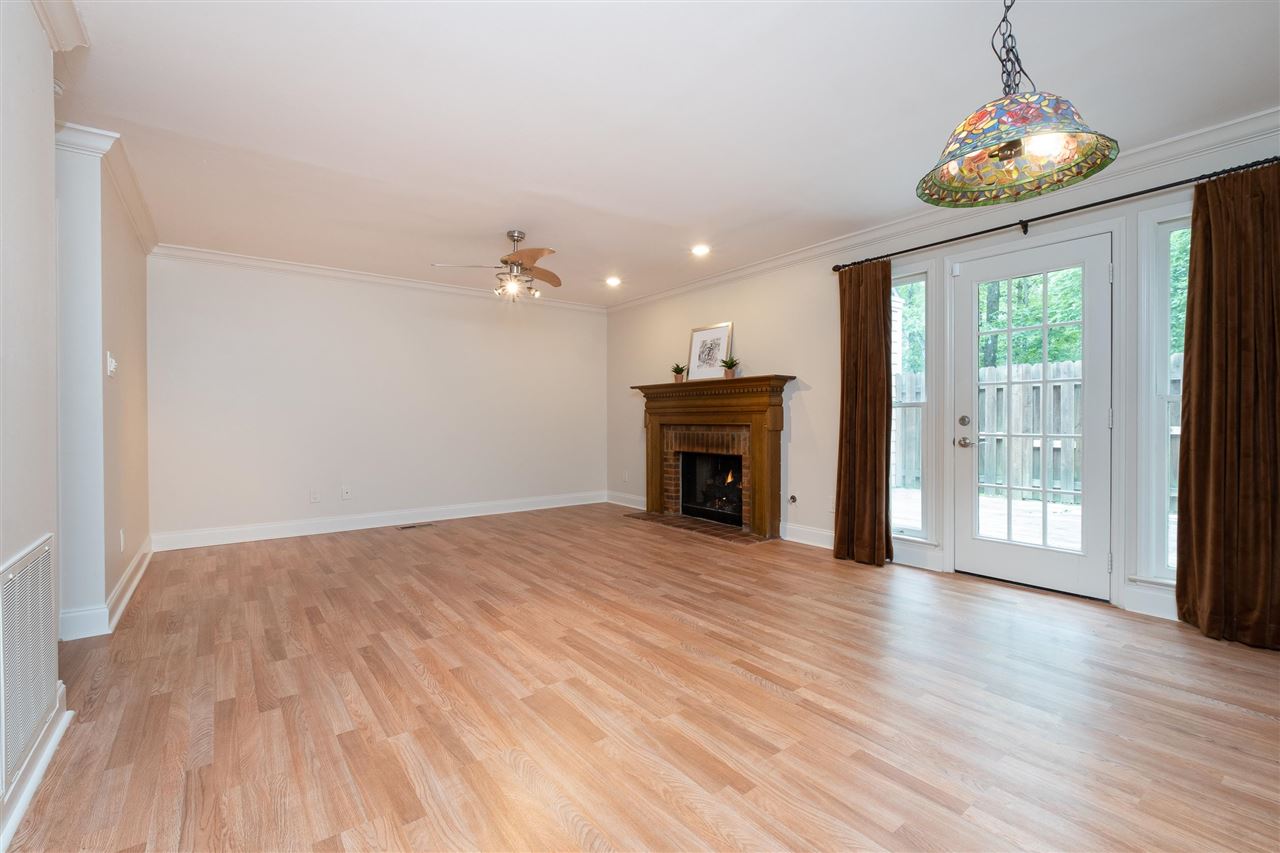 ANDOVER SQUARE - Residential