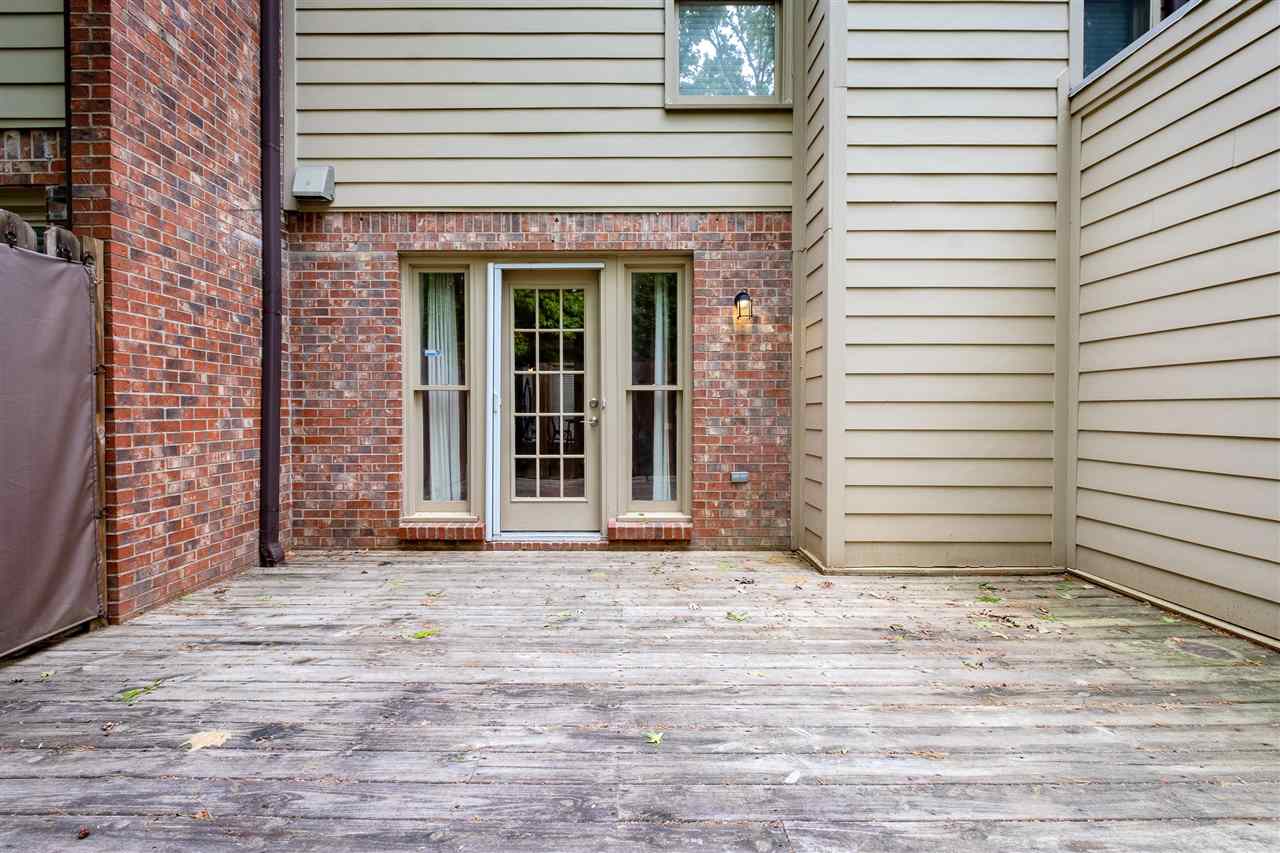 ANDOVER SQUARE - Residential