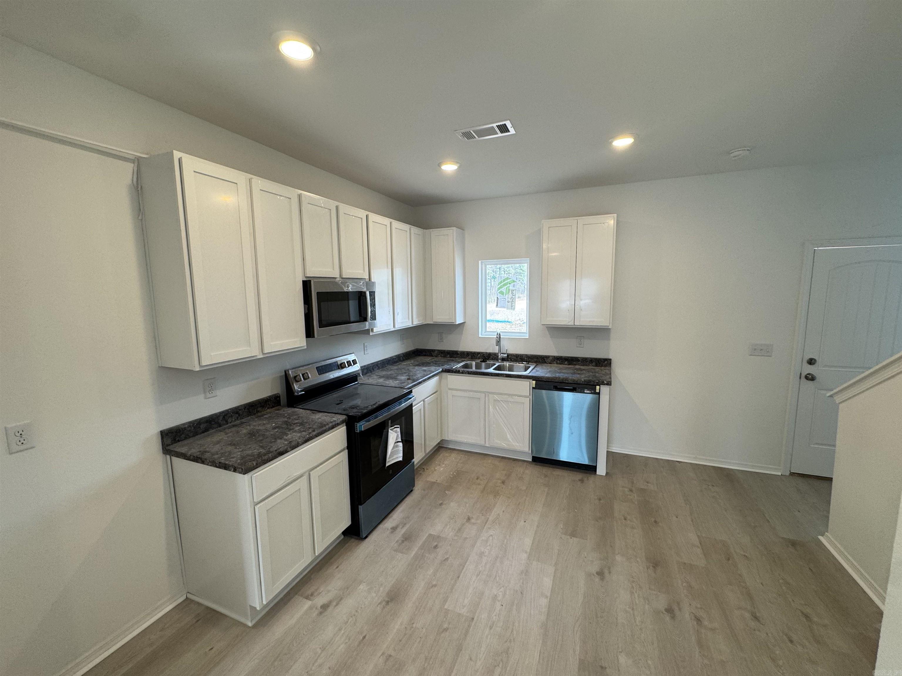 MIDLAND ESTATES PHASE 1 - Residential