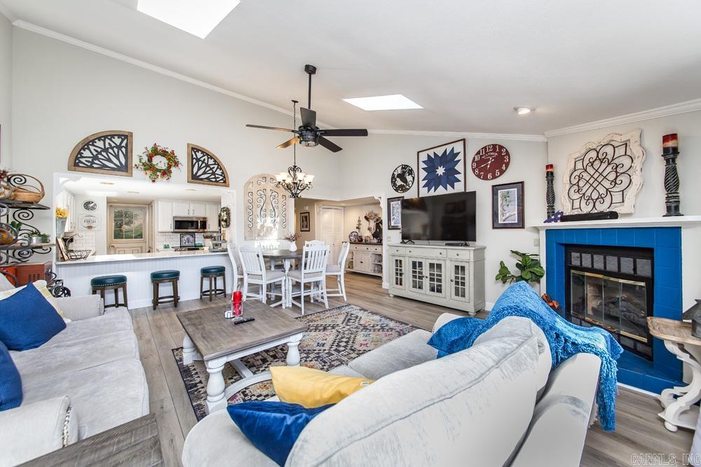 COUNTRY CLUB RIDGE TOWN - Residential