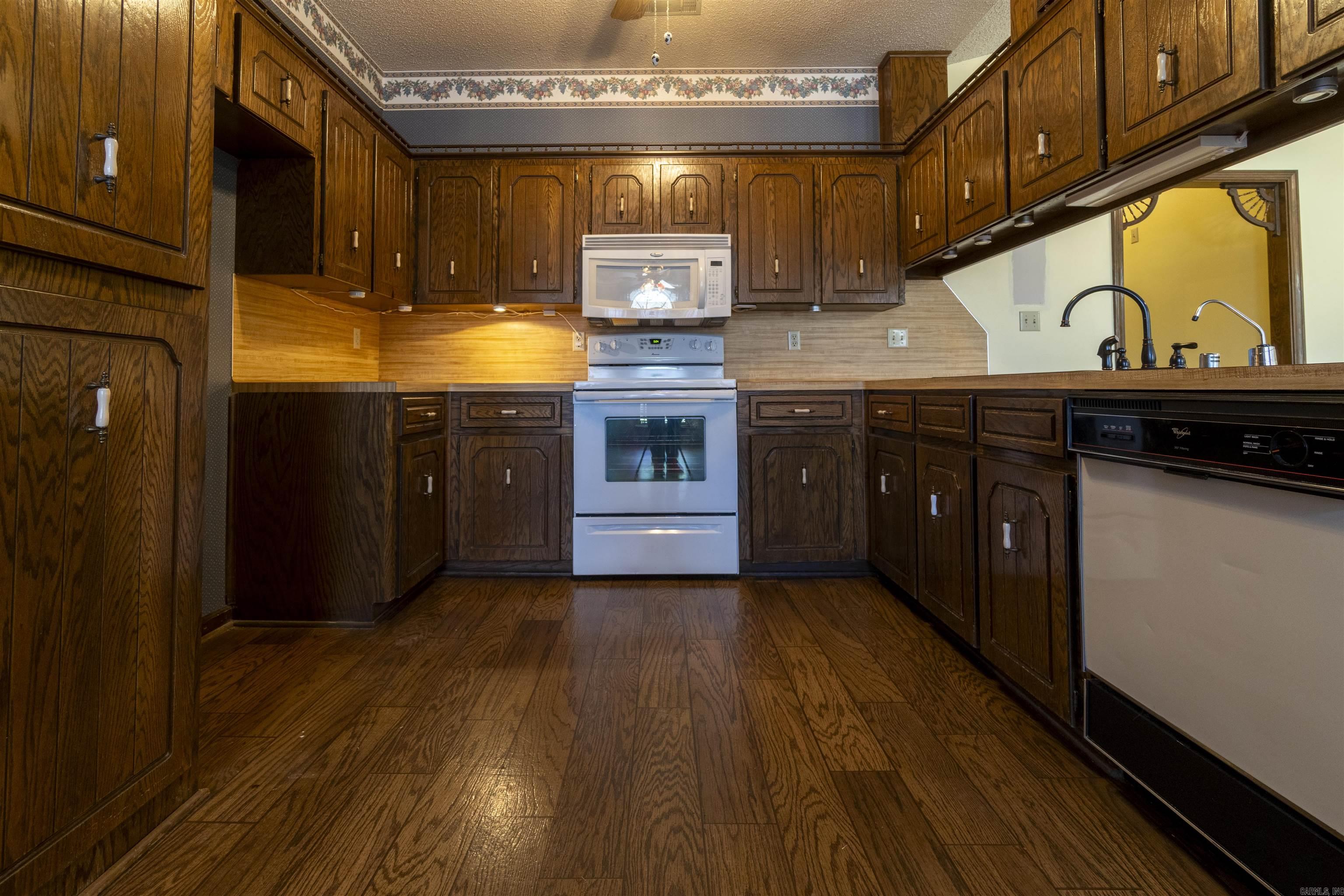 AMBER OAKS ADDN - Residential