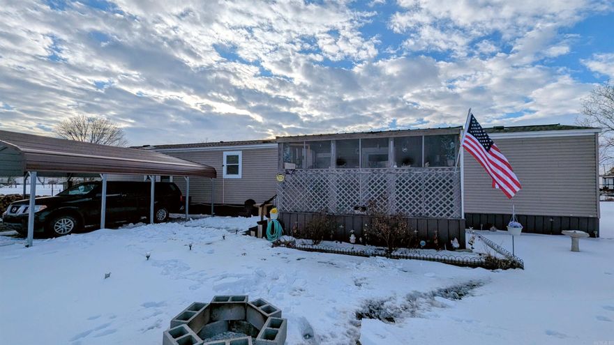 Welcome to the heart of Swifton. This well-kept single-wide offers approximately 1,216 sq ft of comfortable living space, including a spacious owner’s suite with a soaker tub and walk-in shower. The kitchen is equipped with stainless steel appliances, and the property includes a 12x24 Utility Shed/Shop with added electric-ideal for storage, hobbies, or projects. A new roof was installed in 2022, providing added peace of mind. This home combines convenience, functionality, and small-town charm.