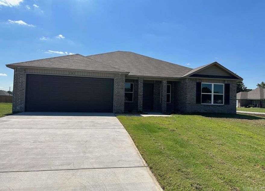 The classic Washington plan!   Upgrades in this home: garage door opener, plumbing faucet upgrade 2, 8" deep Kitchen sink, door bell, added cable jack, HVAC rigid duct upgrade, staggered Kitchen cabinets, 16" laminate bar top in Kitchen, Luxury Vinyl Plank flooring in wet areas, raised ceilings in Living Areas per municipal requirements, Cheyenne style interior doors, baseboards level 2, LED disk light over shower in Master Bath, full sod, stainless steel appliance package.