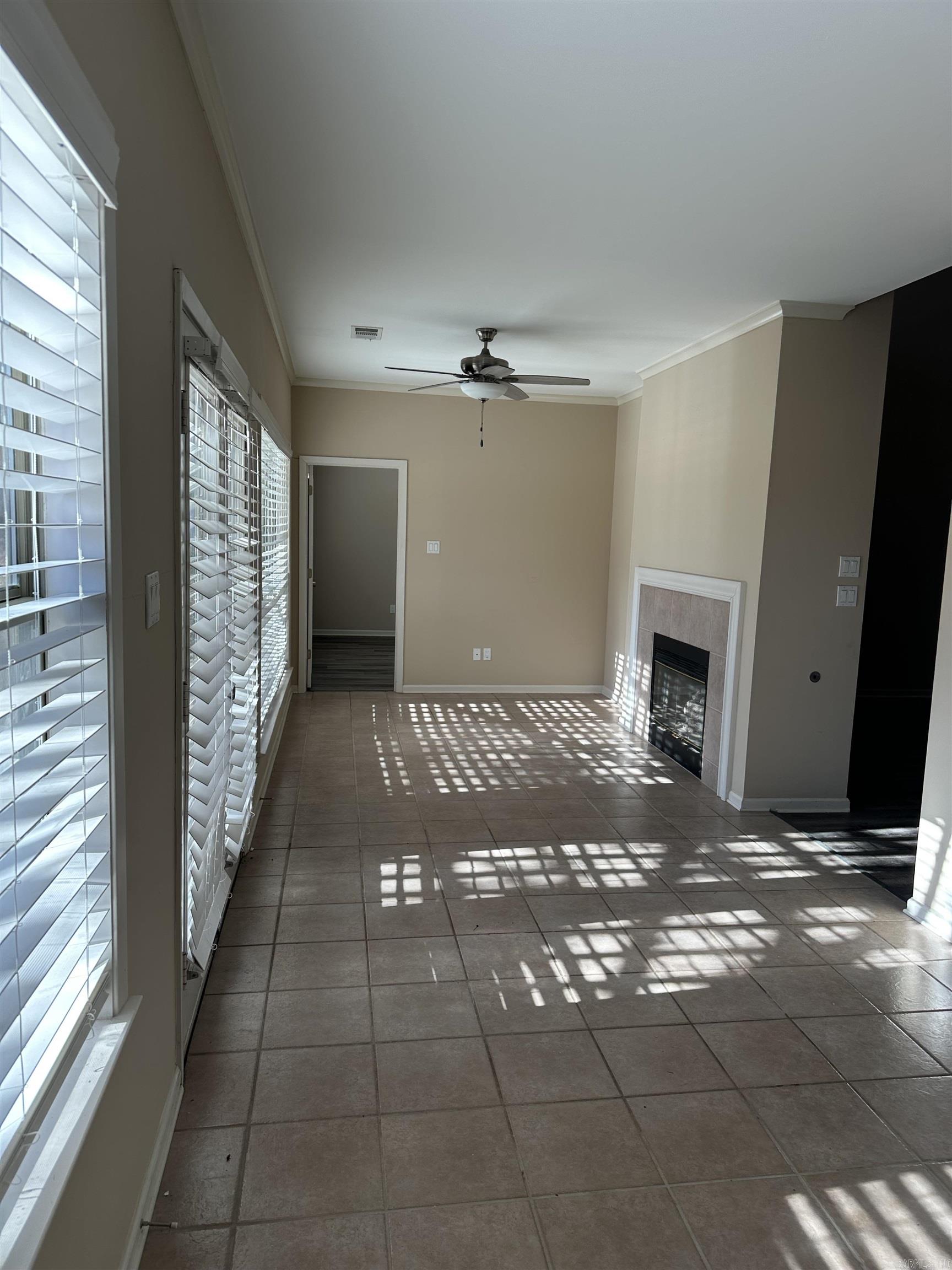 COUNTRY CLUB OF ARK THE - Residential