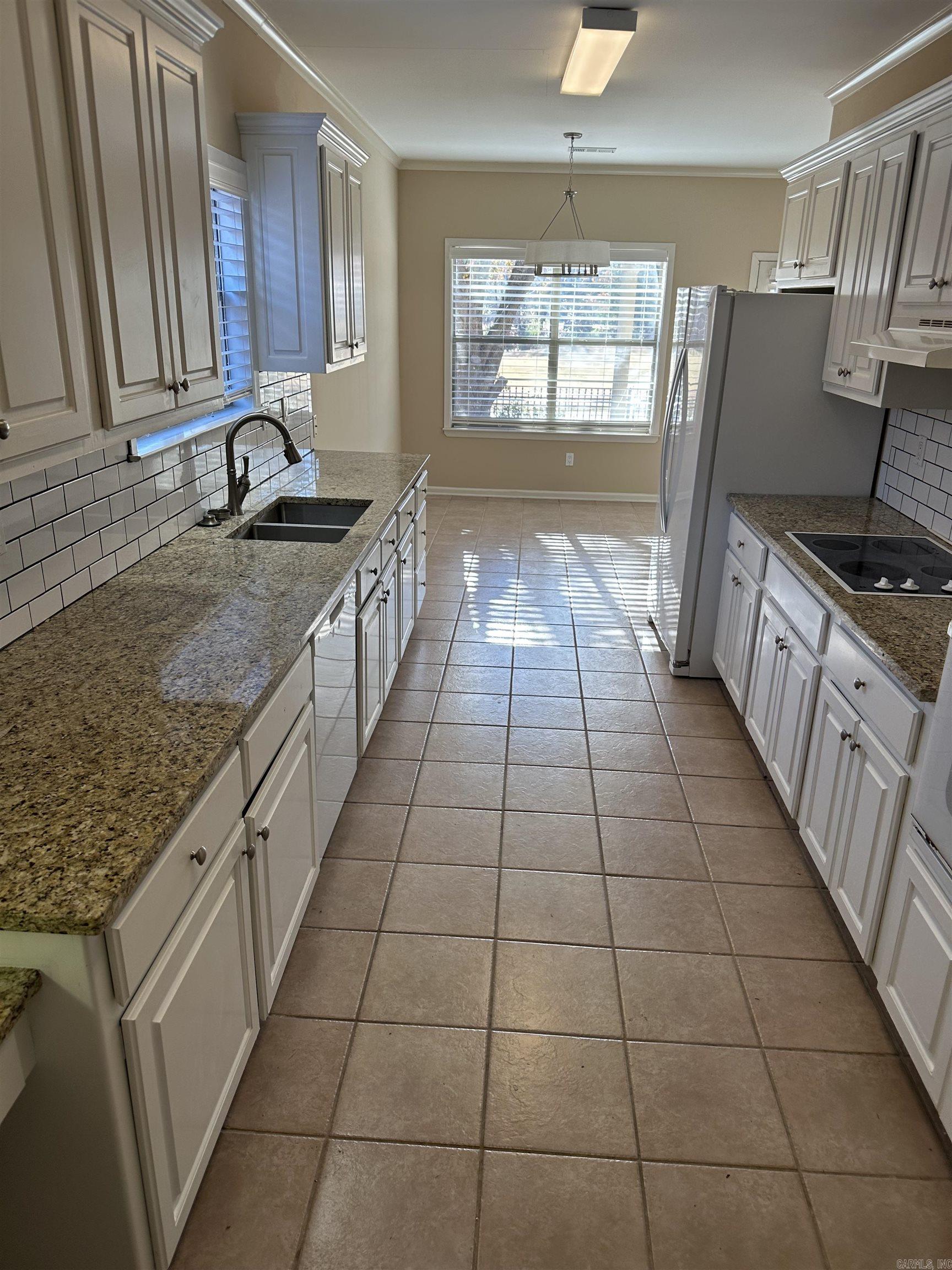 COUNTRY CLUB OF ARK THE - Residential