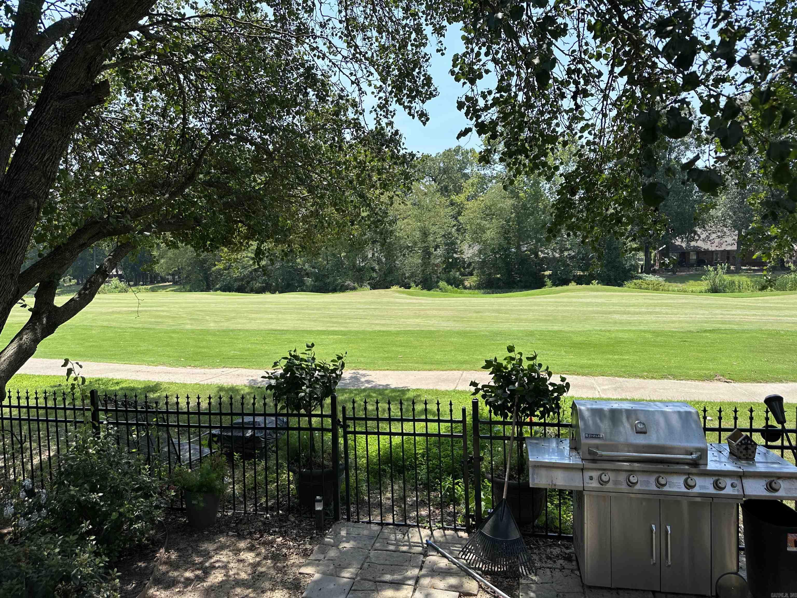 COUNTRY CLUB OF ARK THE - Residential