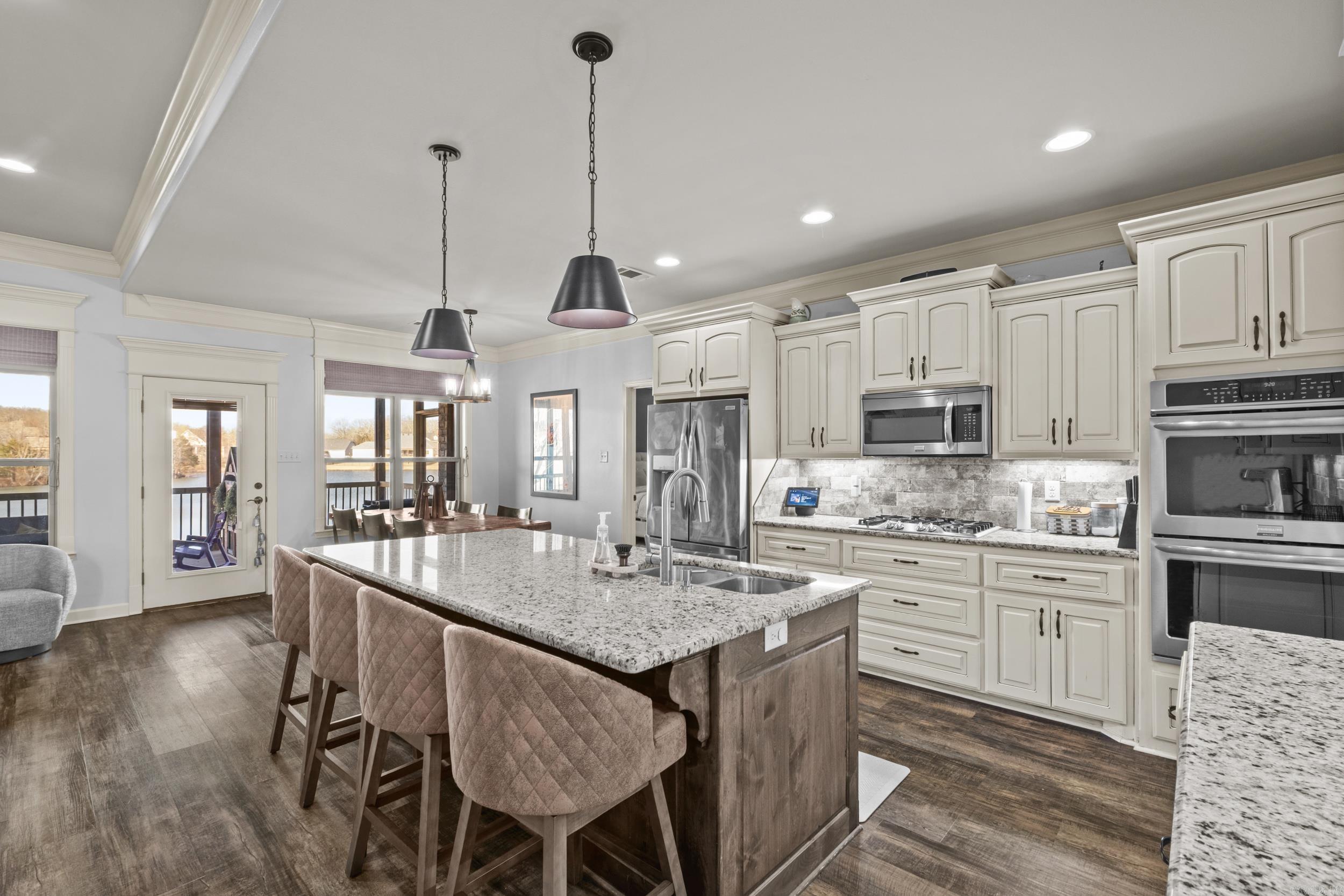 KENSINGTON - Residential