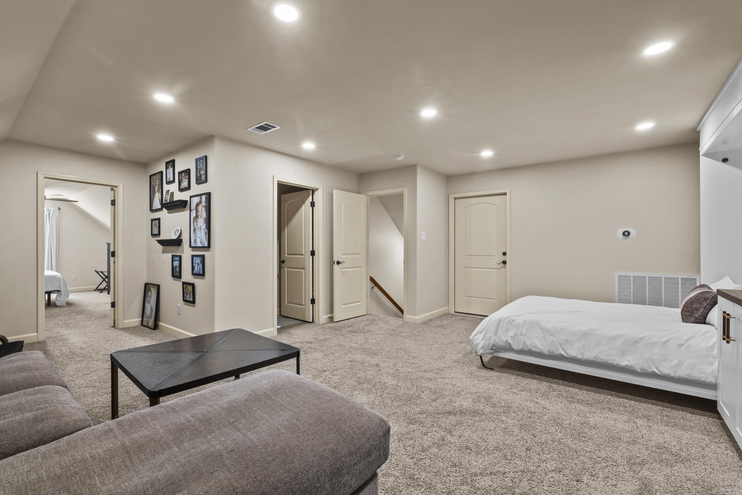 KENSINGTON - Residential