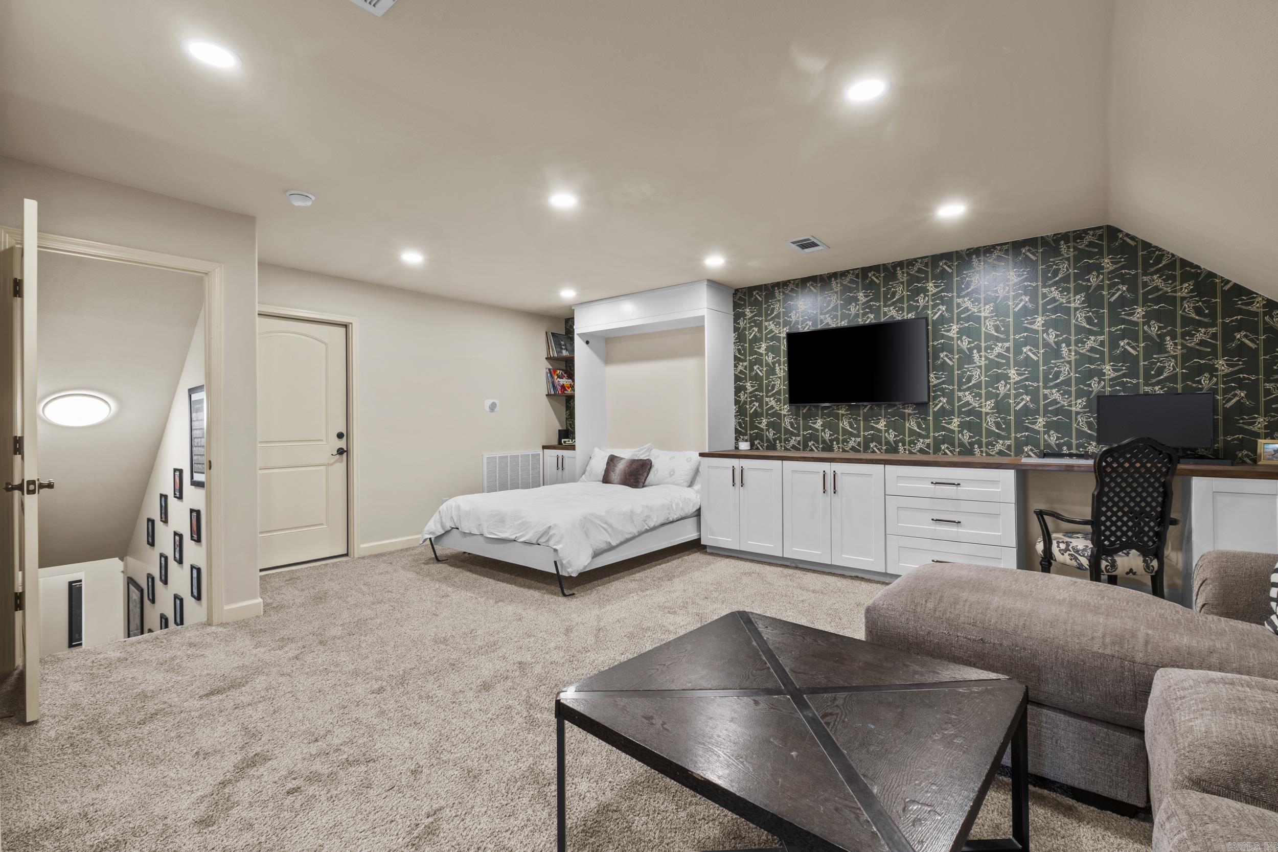 KENSINGTON - Residential