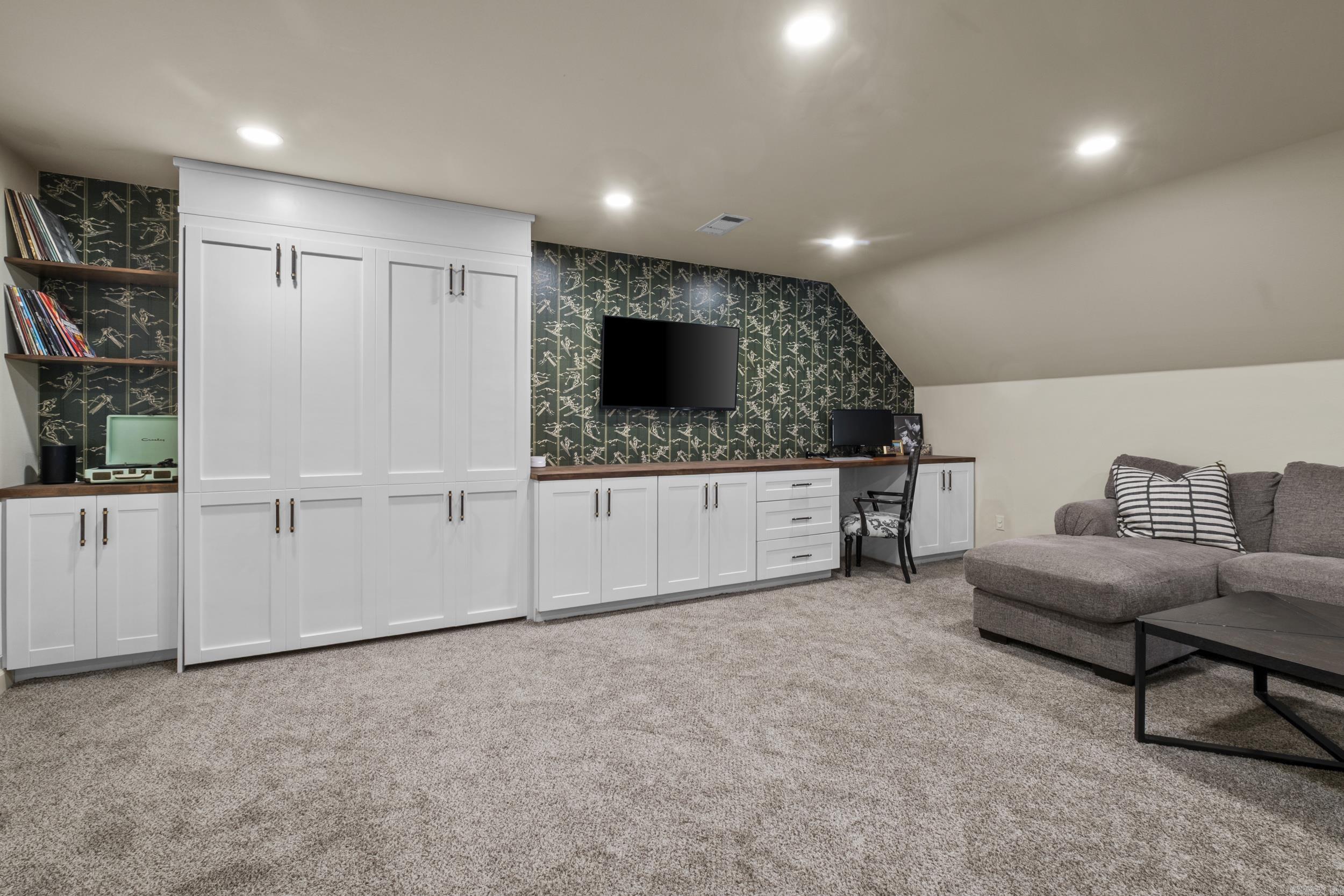 KENSINGTON - Residential