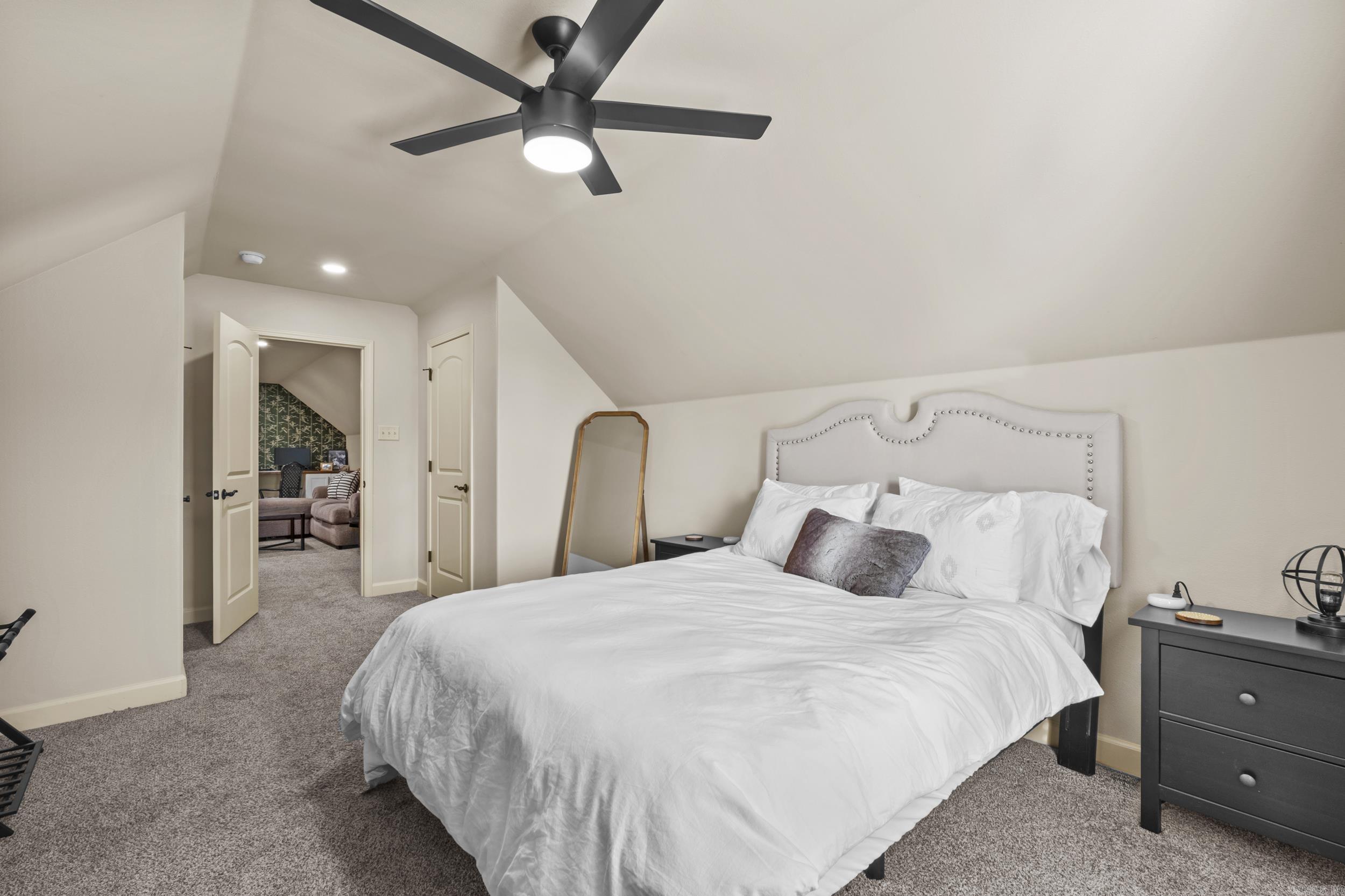 KENSINGTON - Residential