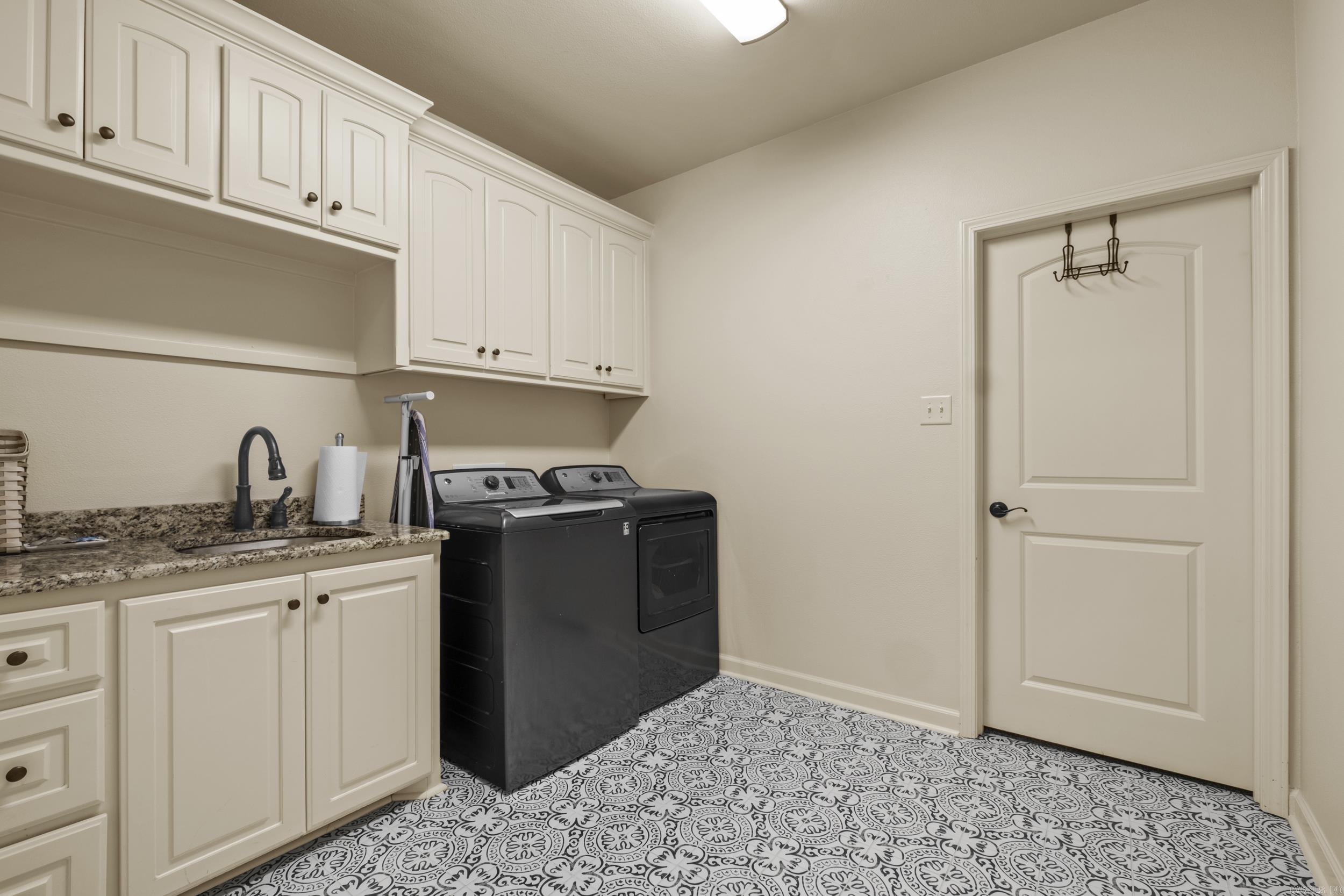 KENSINGTON - Residential