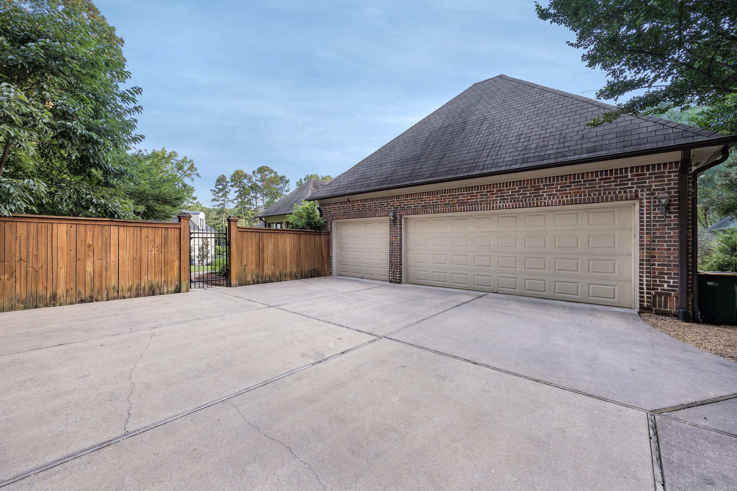 CHENAL VALLEY AVIGNON COURT - Residential