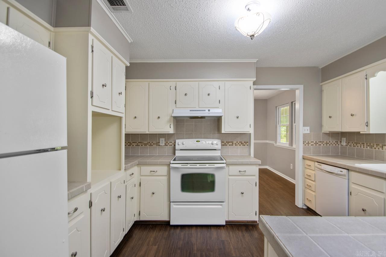 OAK MEADOWS - Residential