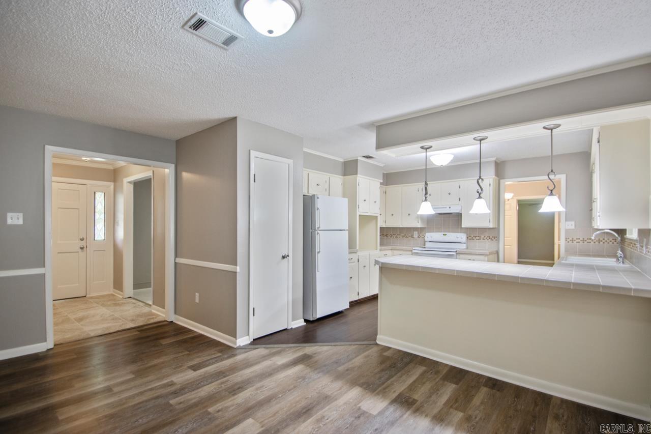 OAK MEADOWS - Residential