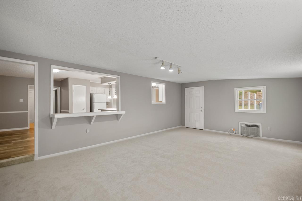 OAK MEADOWS - Residential