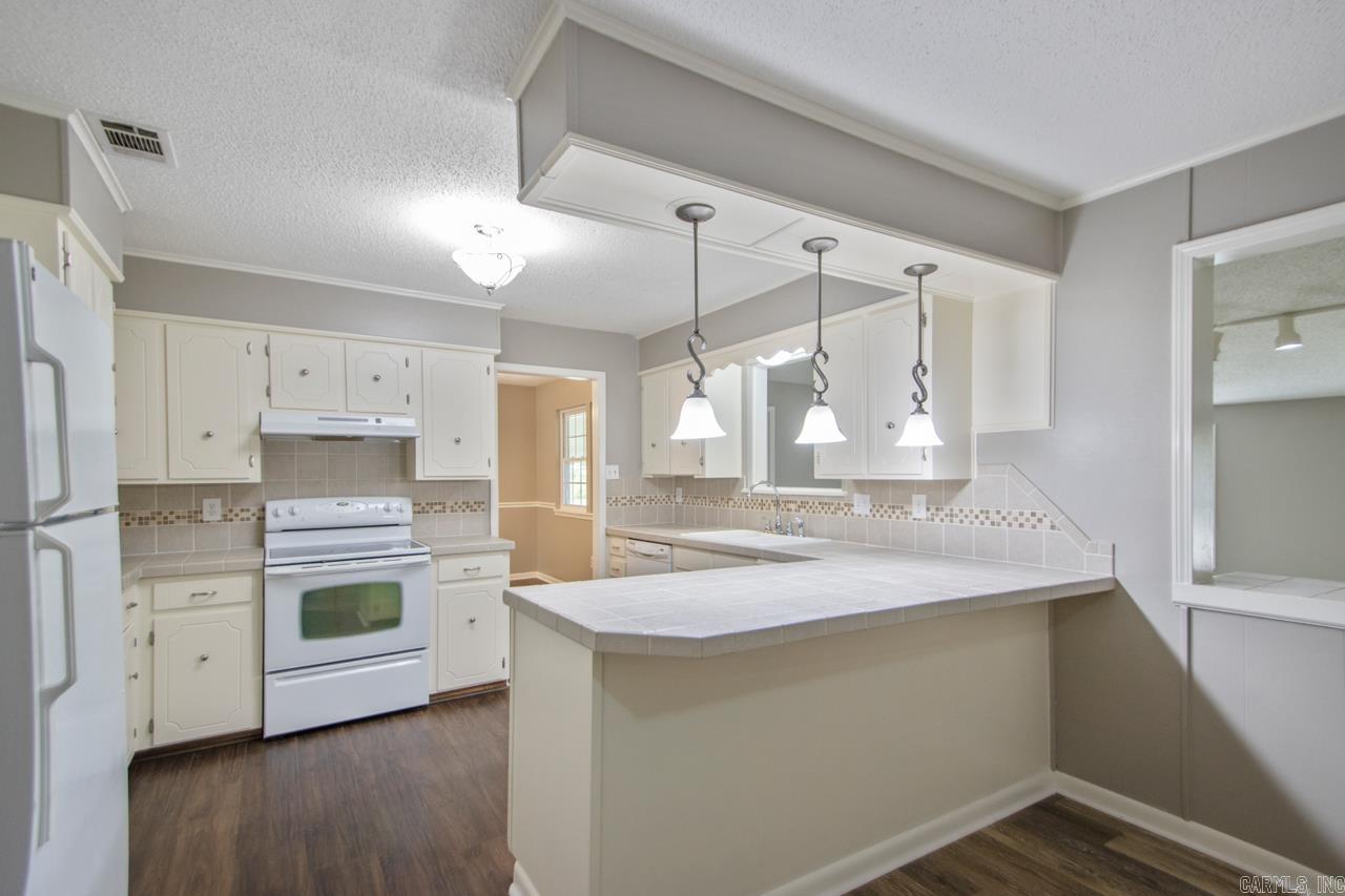 OAK MEADOWS - Residential