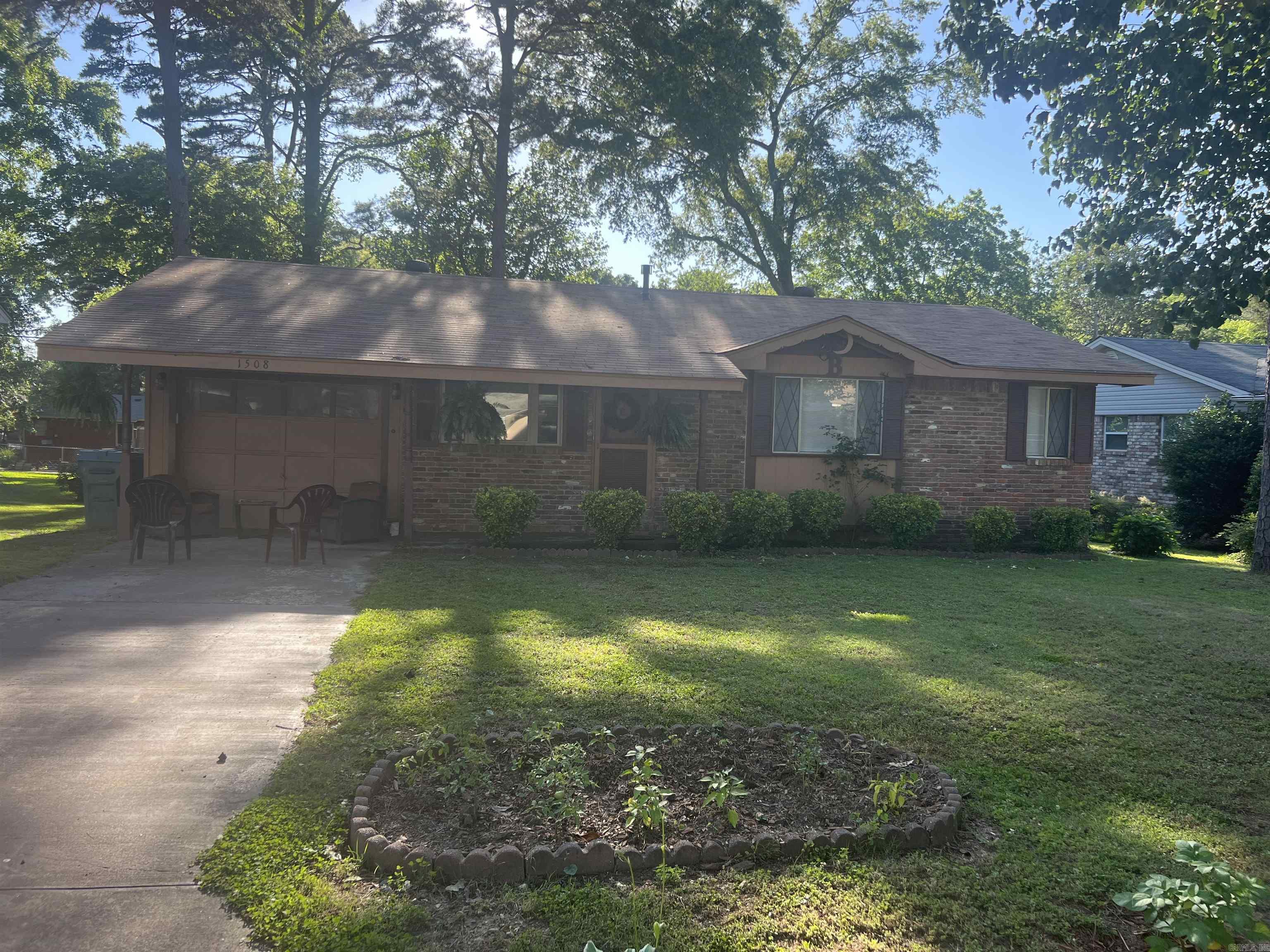 Nice 3 Bedroom Home in quiet neighborhood, Twin Lakes Subdivision. Just Blocks from Baptist Hospital and I-630 & I-430. One car garage fenced backyard. New Roof 2021 , New AC 2017. S. Agents please read AGENT REMARKS.