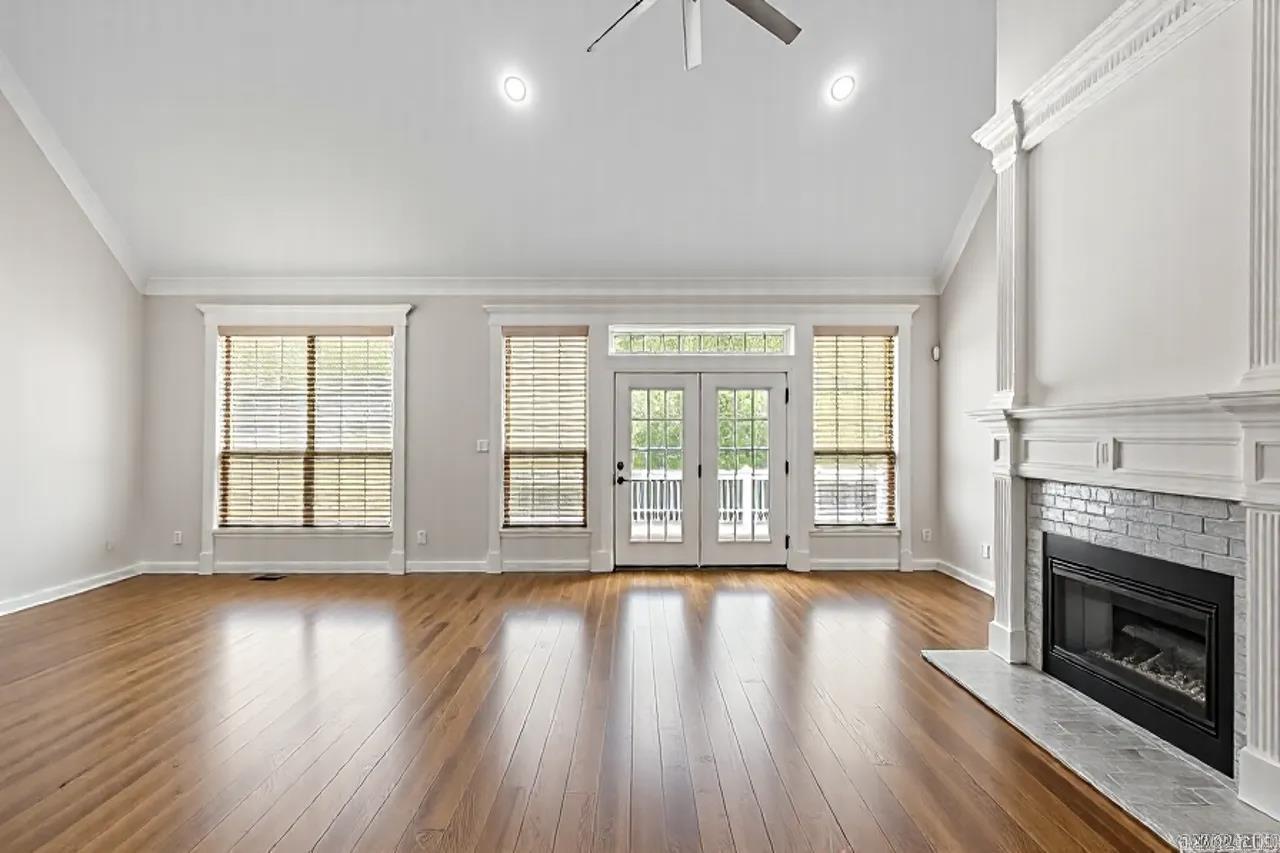 WOODLANDS EDGE - Residential