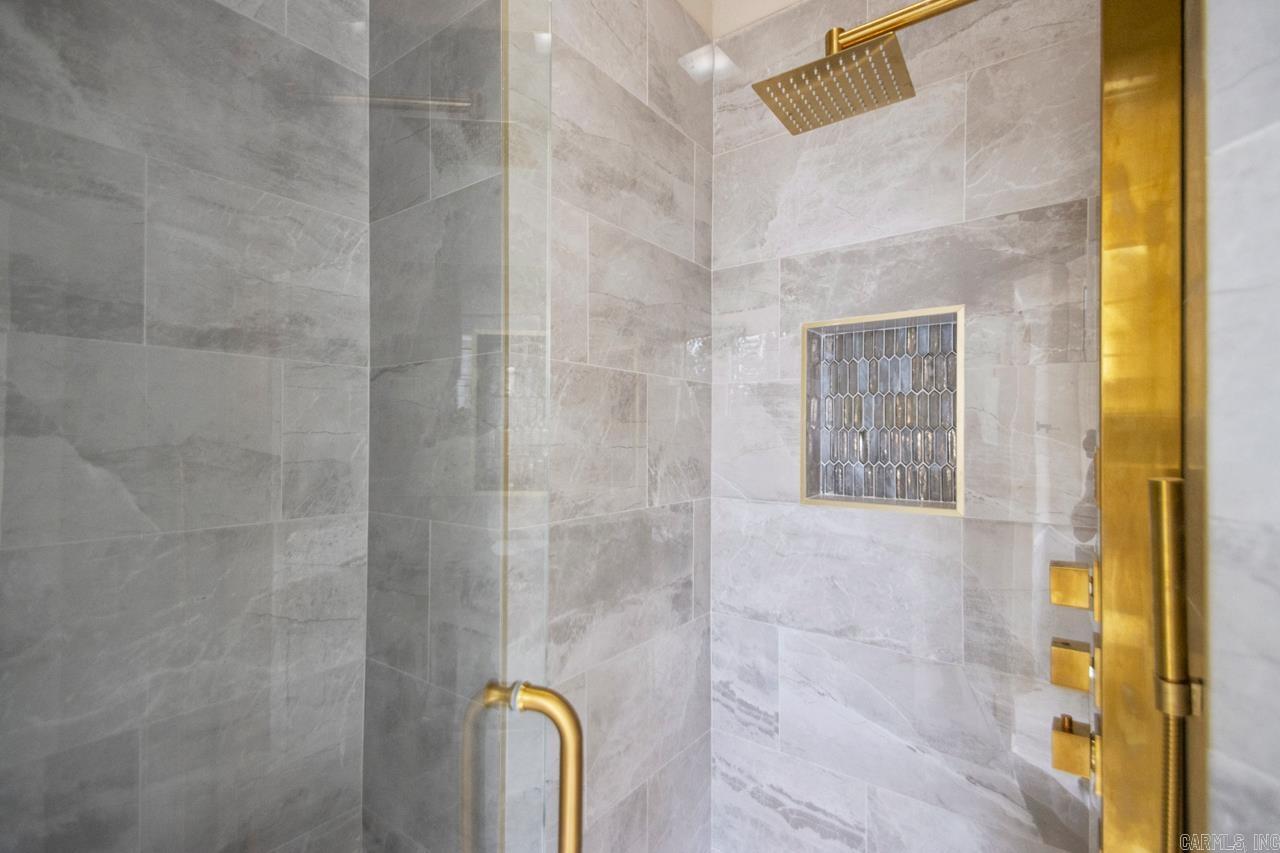 WOODLANDS EDGE - Residential