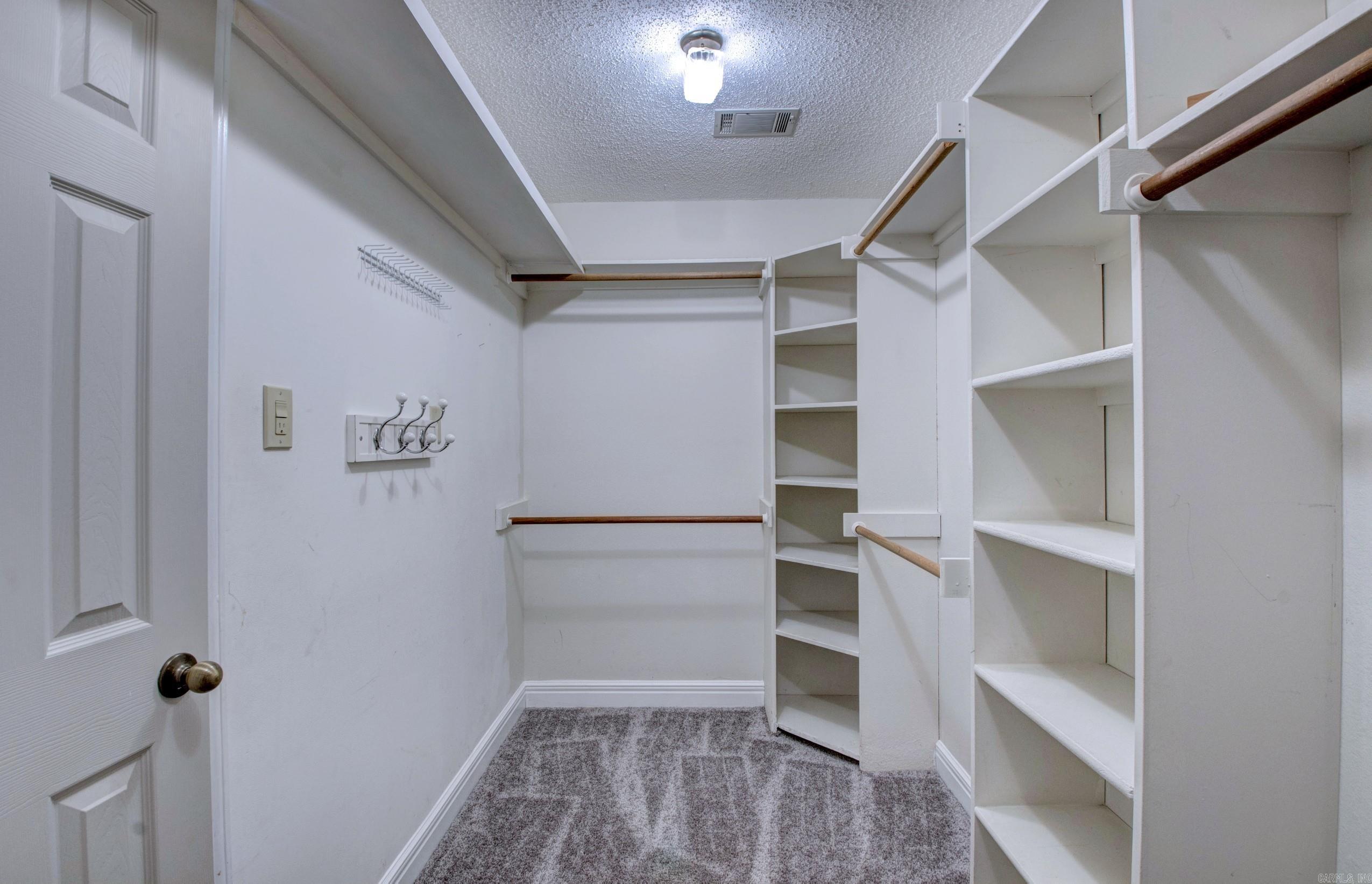 RIVER OAKS - Residential