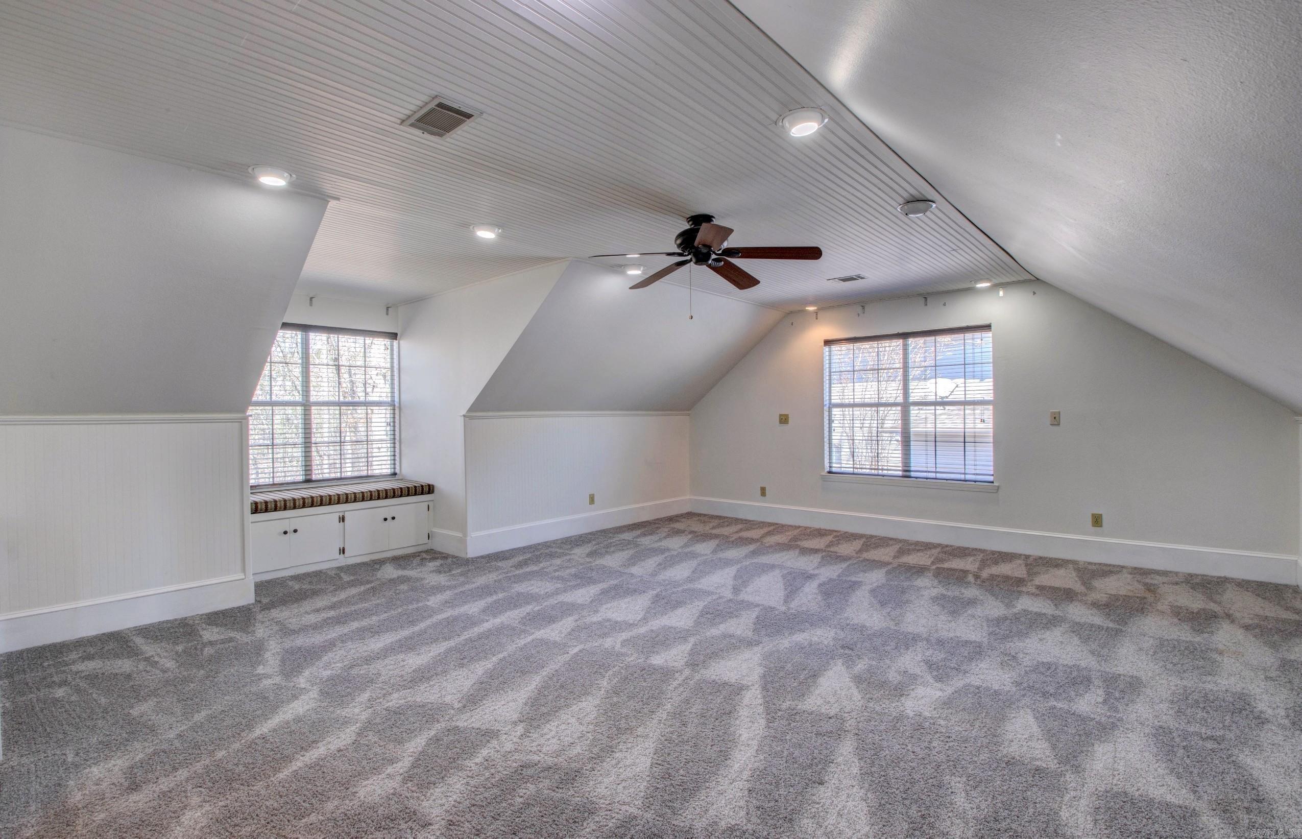 RIVER OAKS - Residential