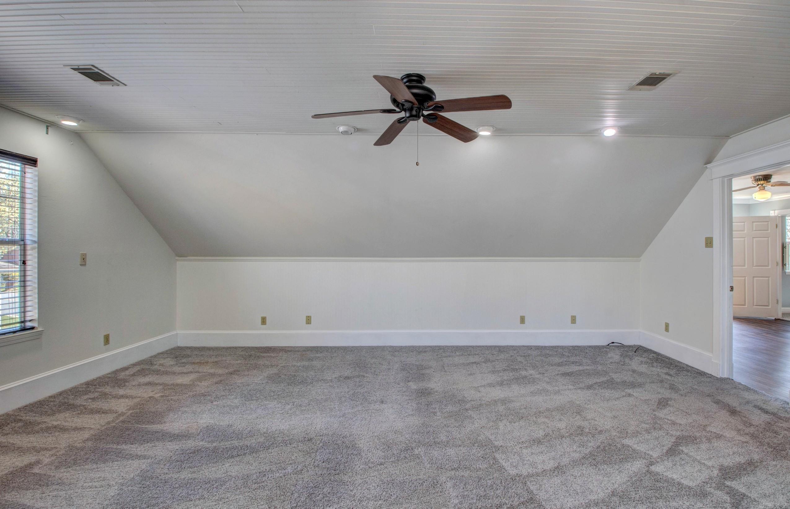 RIVER OAKS - Residential