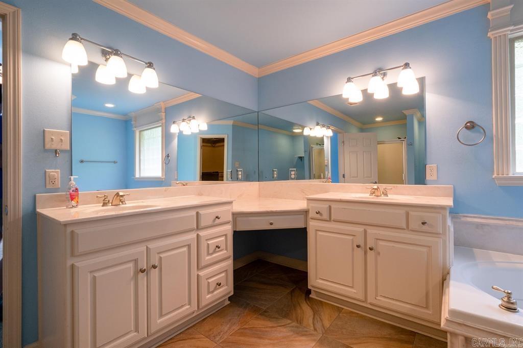 AUSTIN LAKES ON THE BAY ADDN - Residential