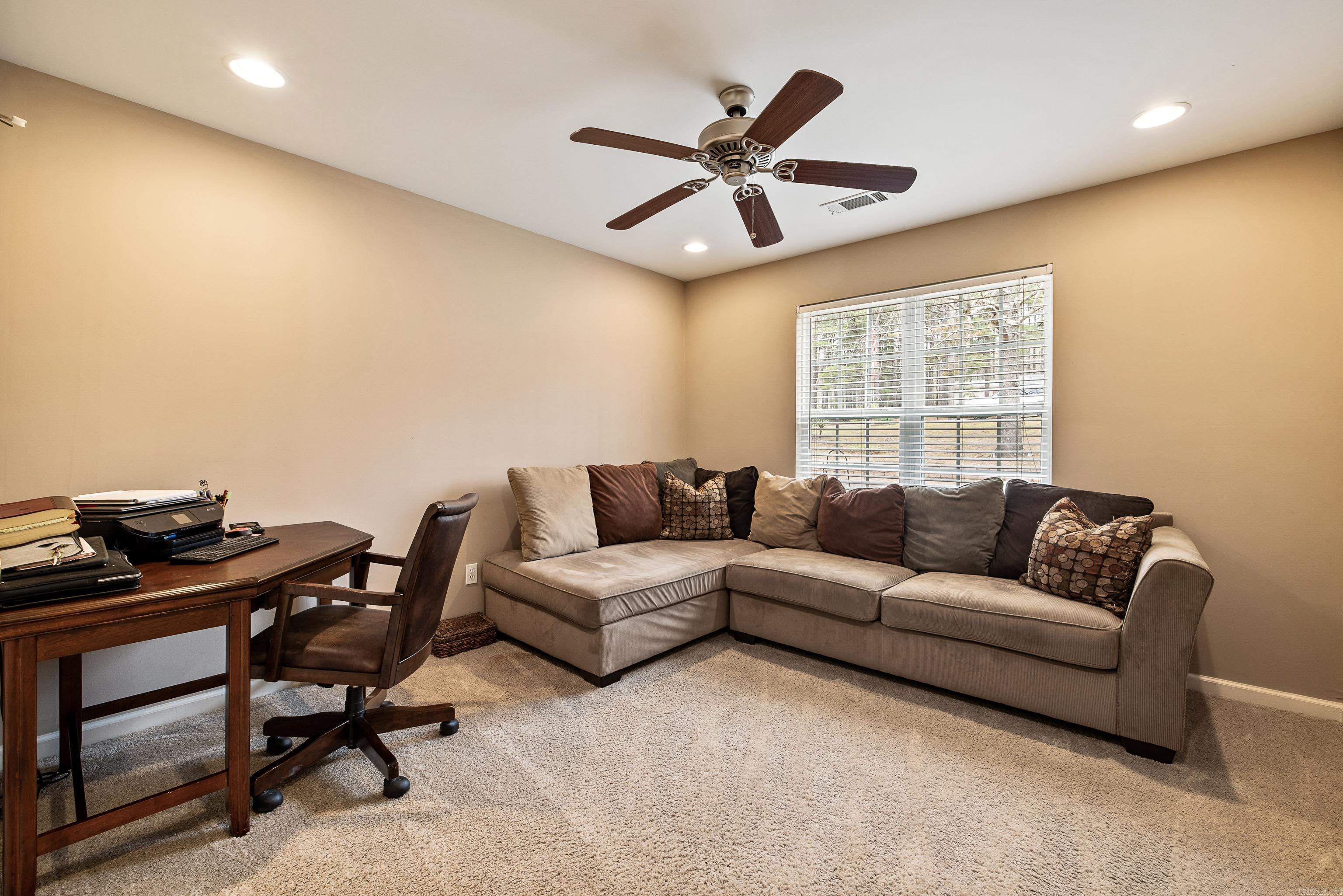 HOBBY TRAIL - Residential