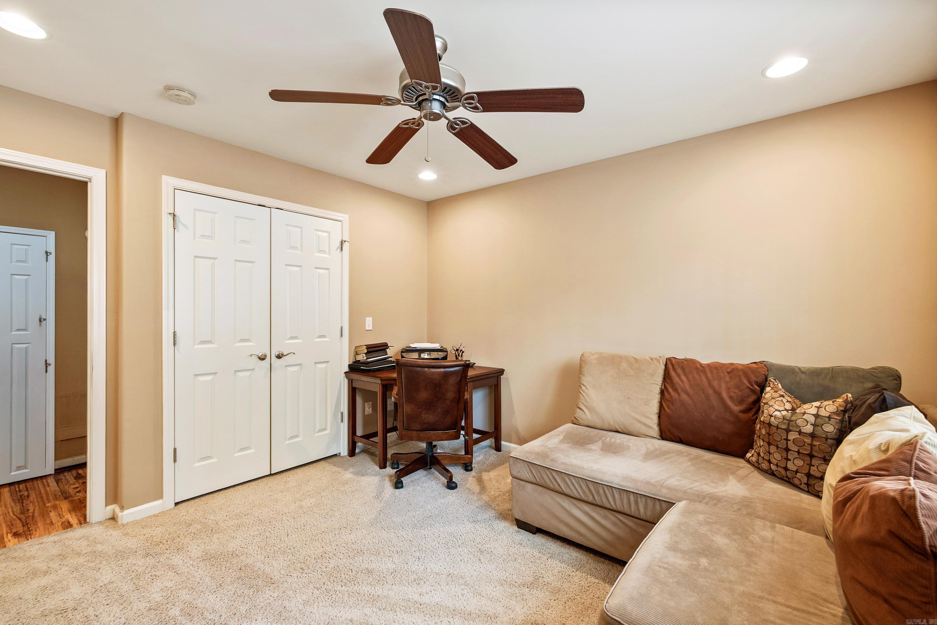 HOBBY TRAIL - Residential