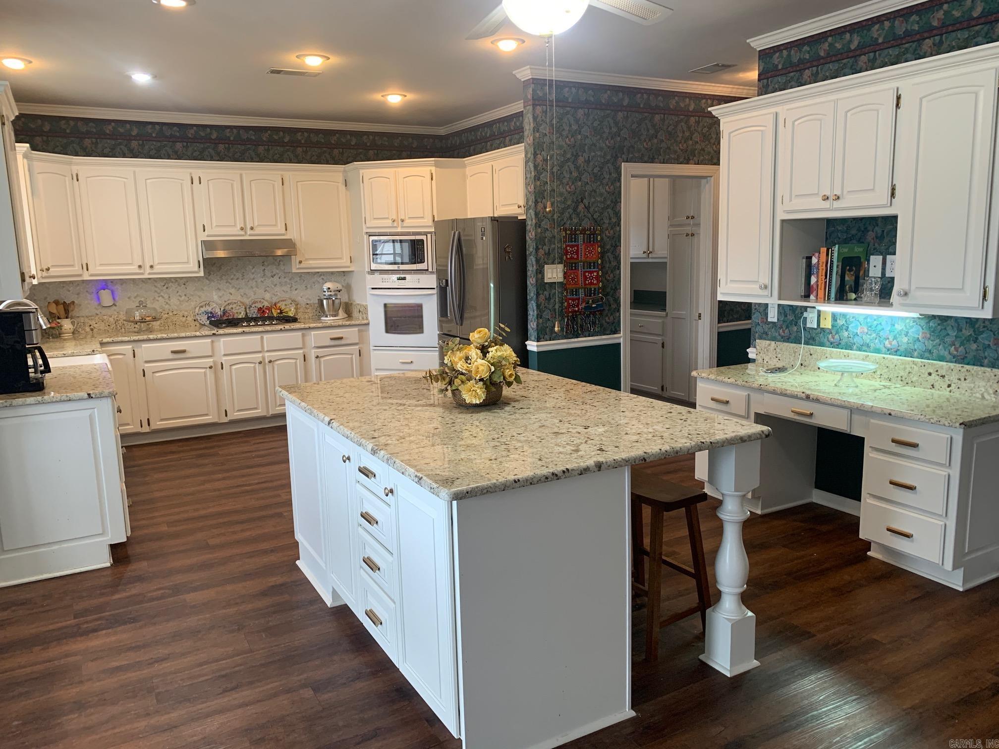 RIVER OAKS - Residential