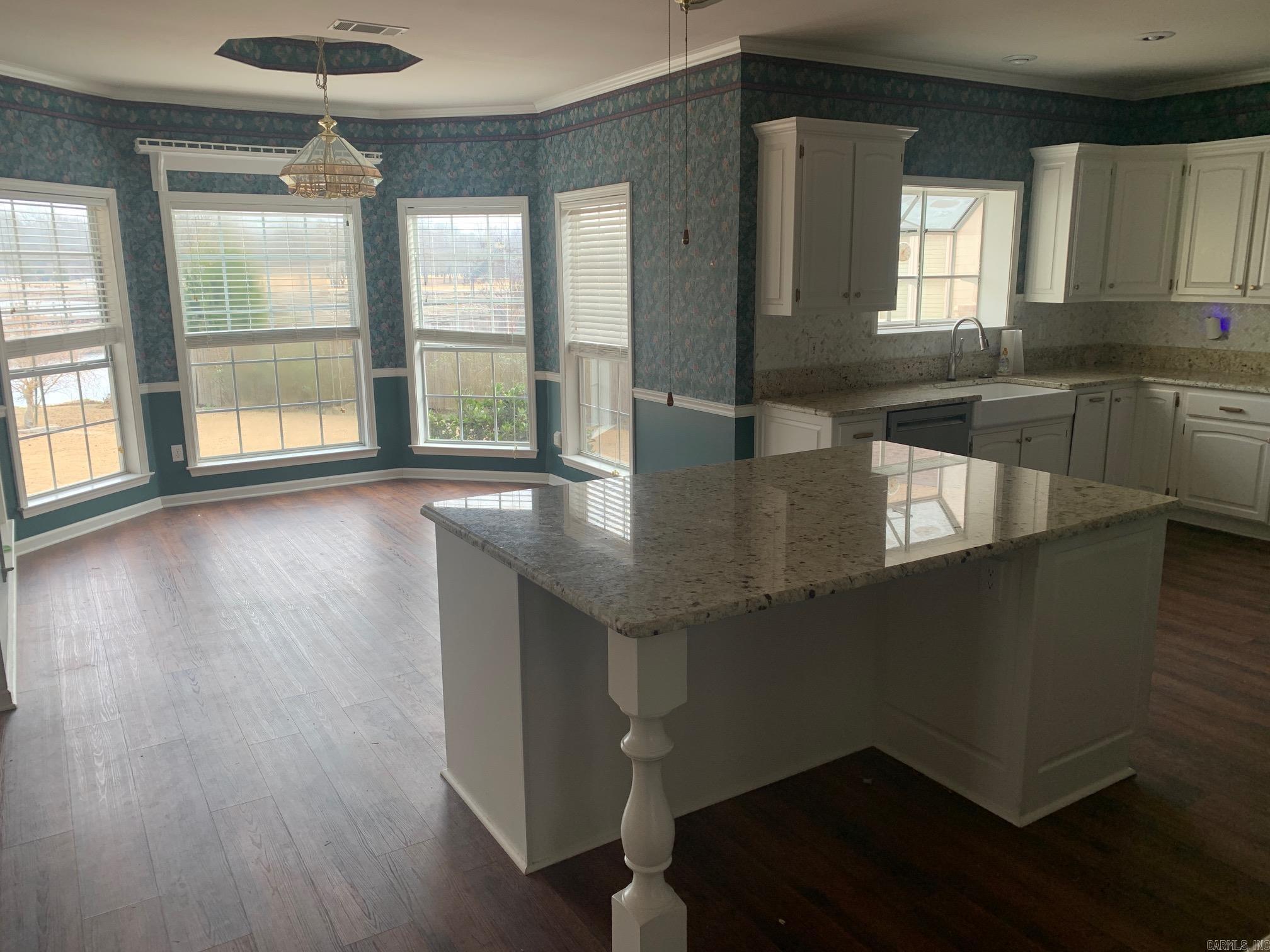 RIVER OAKS - Residential