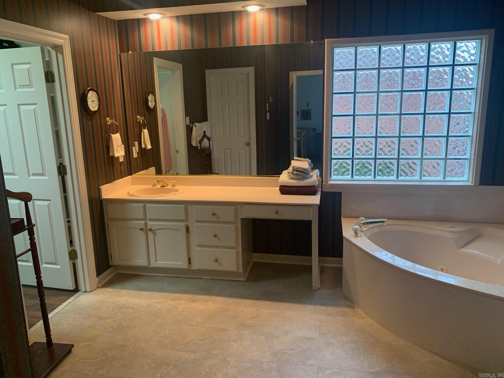 RIVER OAKS - Residential