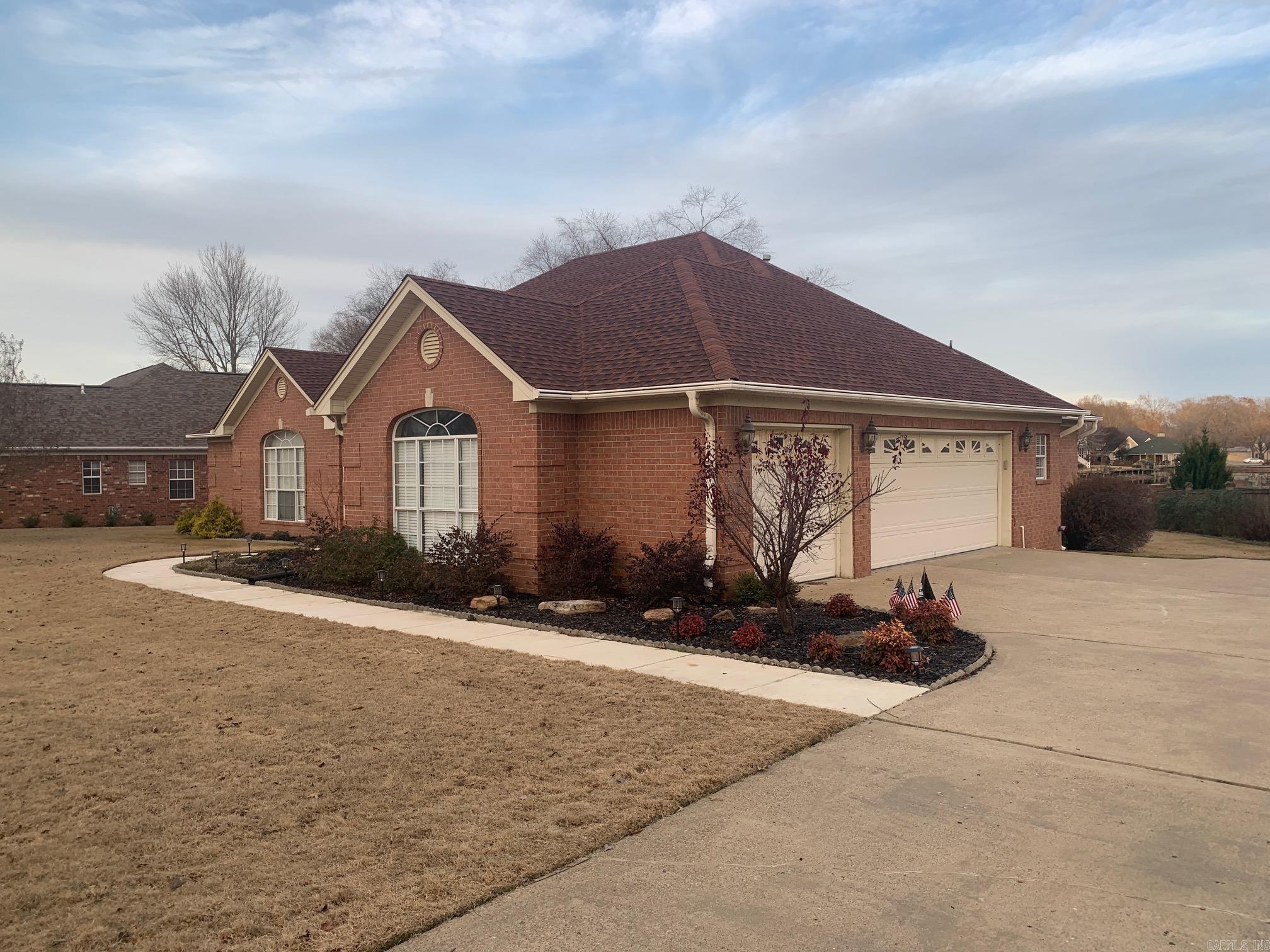 RIVER OAKS - Residential