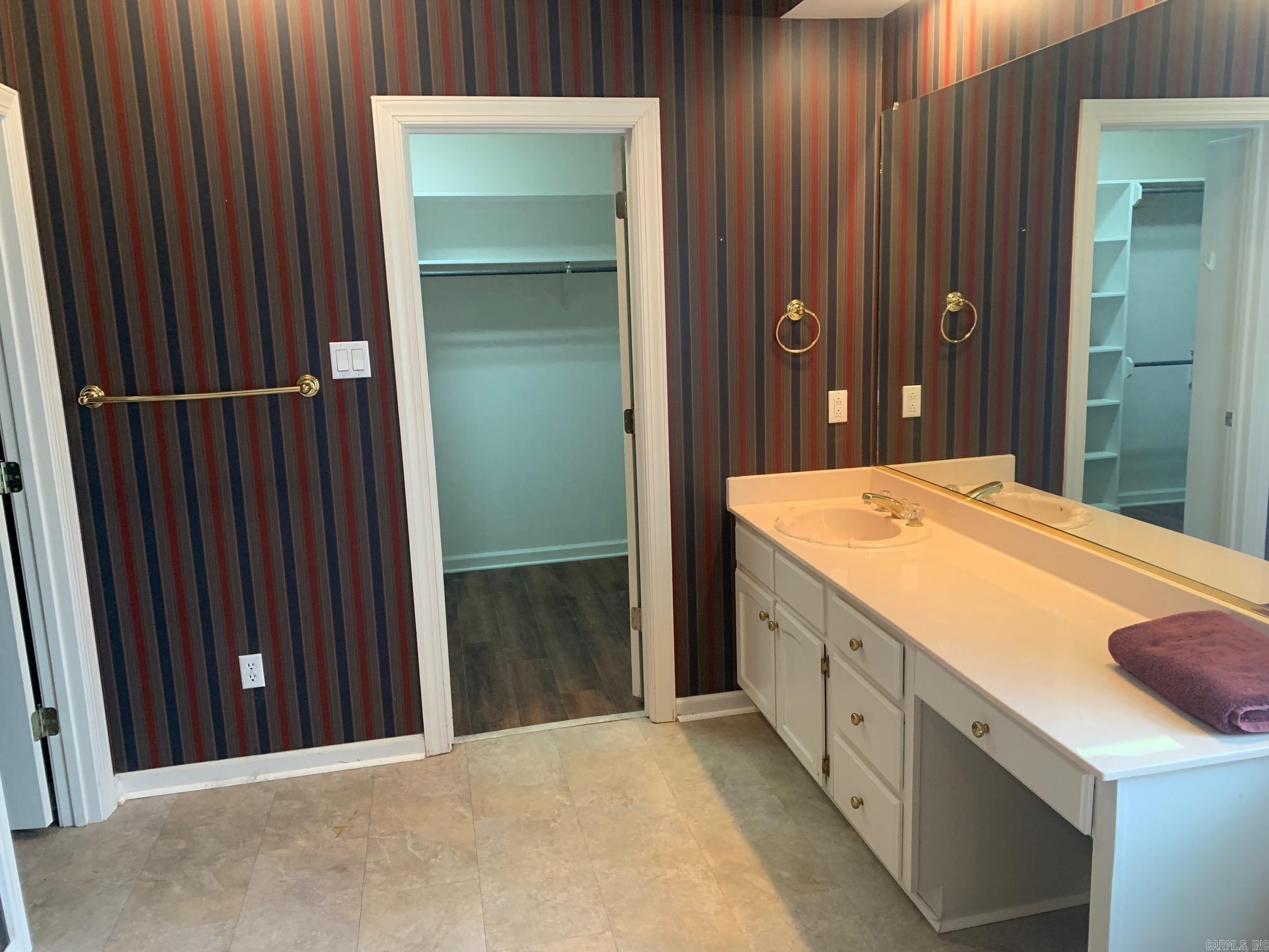 RIVER OAKS - Residential