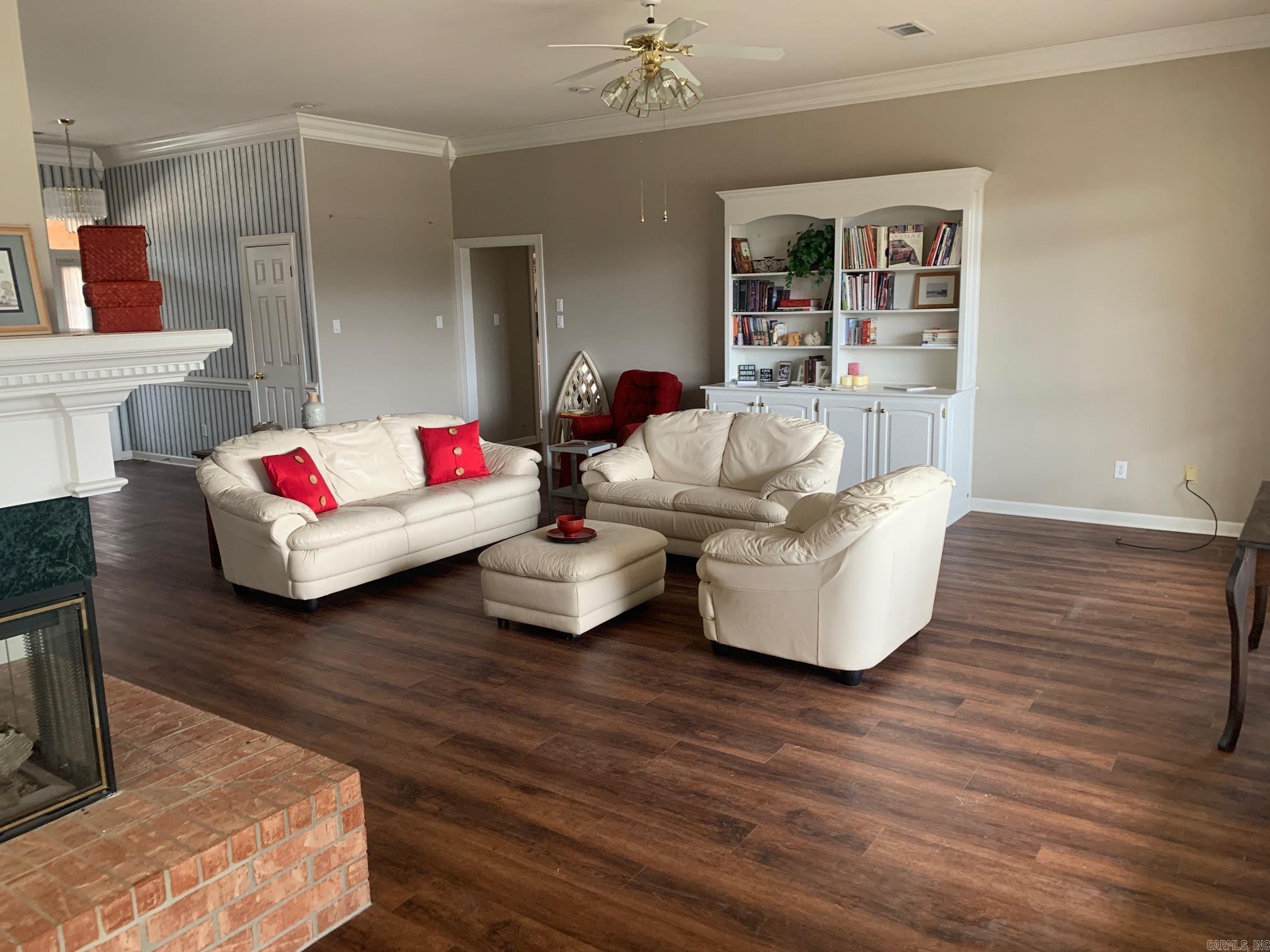 RIVER OAKS - Residential