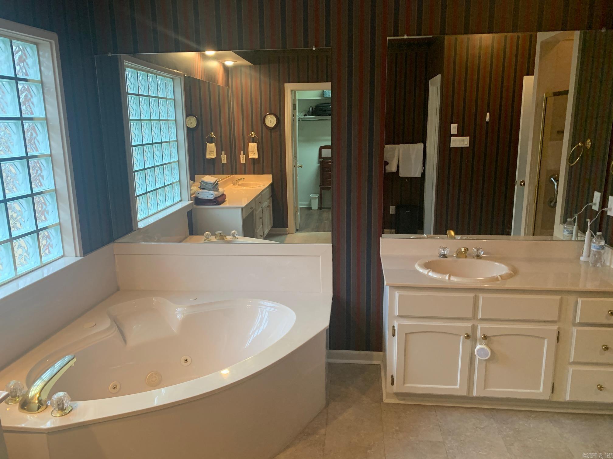 RIVER OAKS - Residential