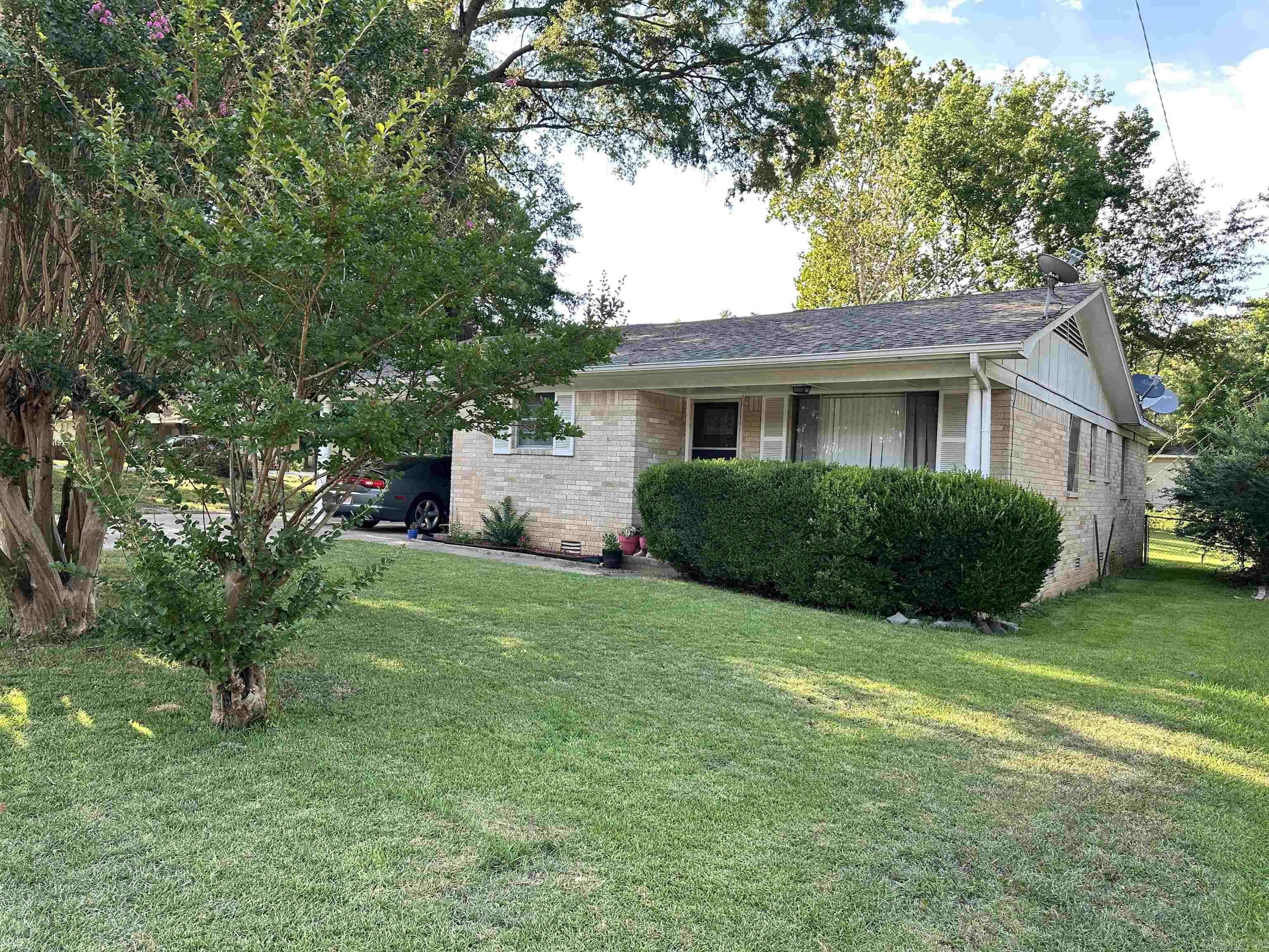 Lovely all-brick home on a corner lot! It features 3 bedrooms and 1.5 baths. A recently updated kitchen and bathroom with a newly installed central air unit. This home is located in a well-established neighborhood.
