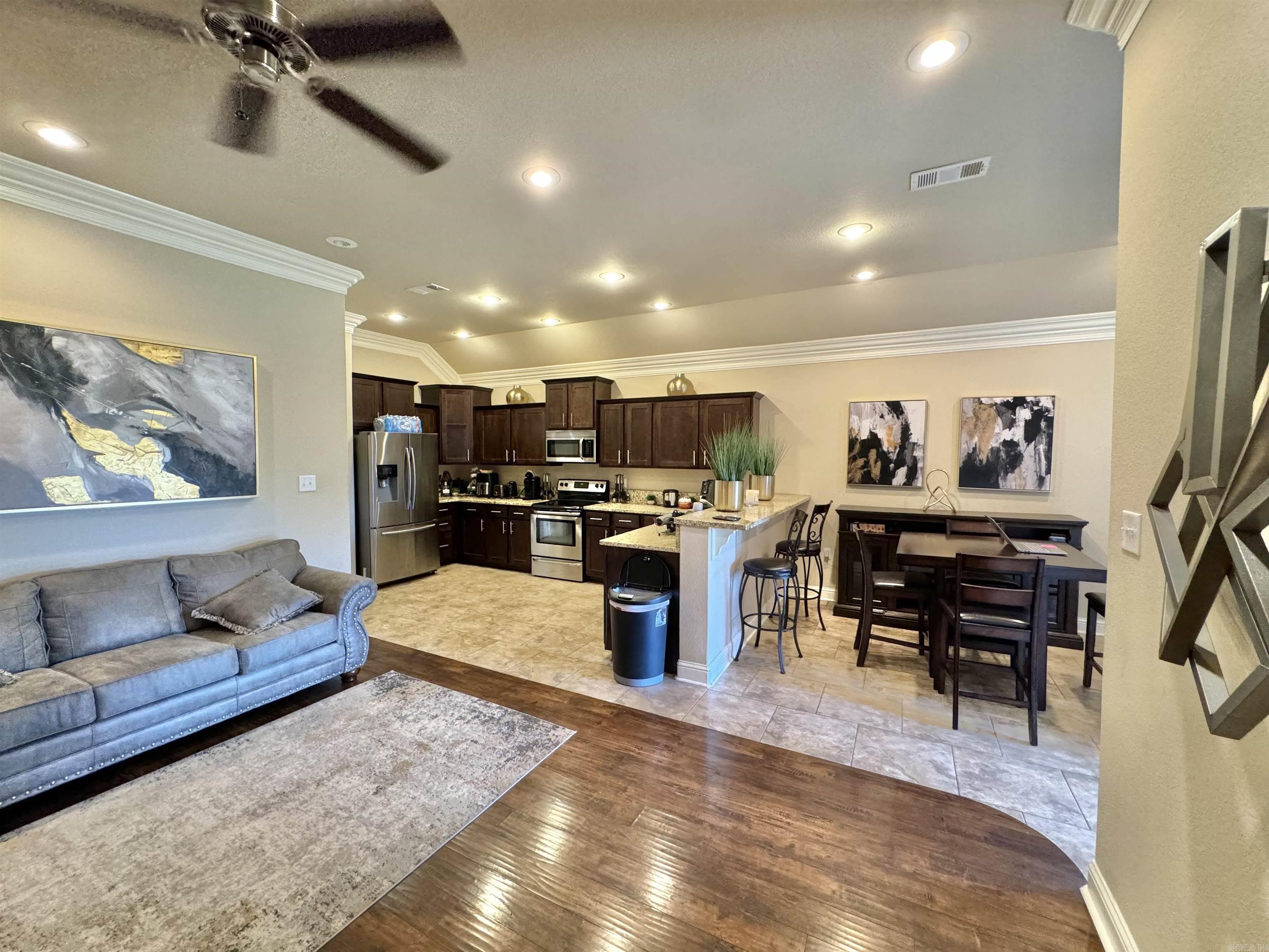 COUNTRY CLUB OF ARK THE - Residential