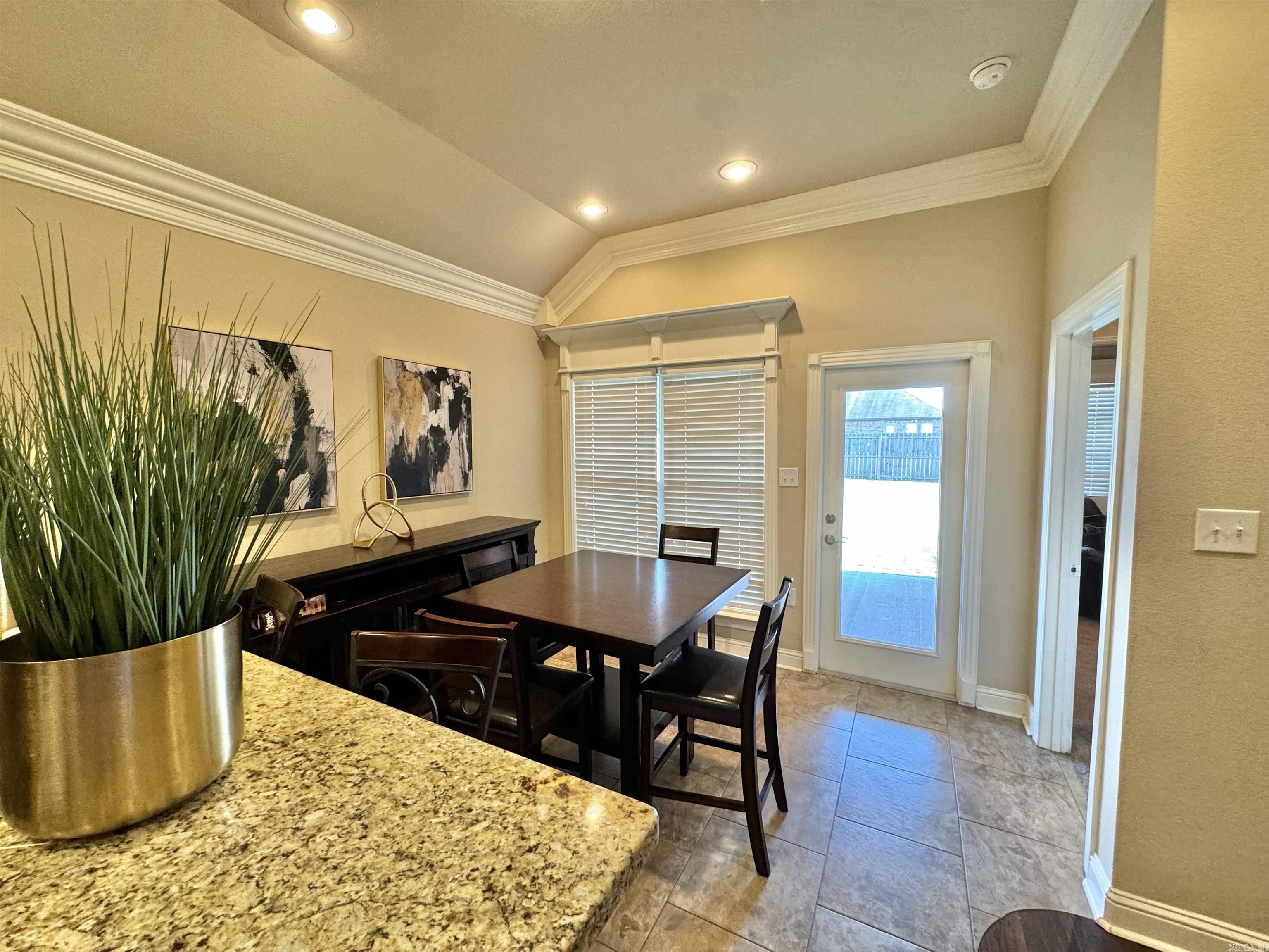 COUNTRY CLUB OF ARK THE - Residential