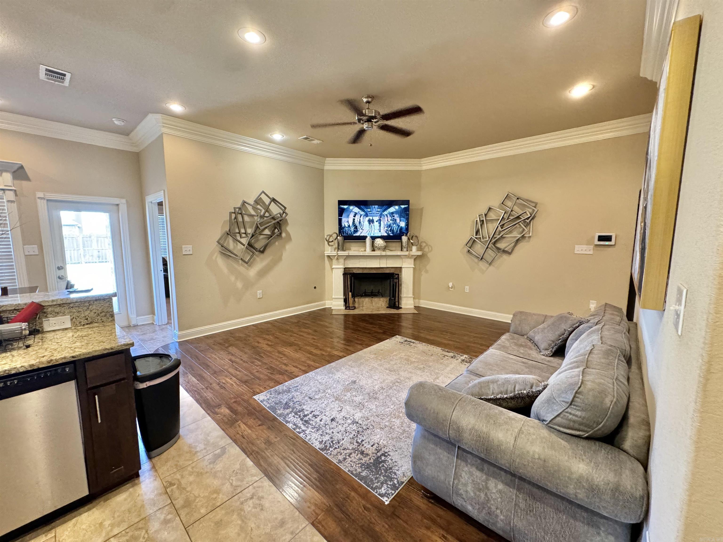 COUNTRY CLUB OF ARK THE - Residential