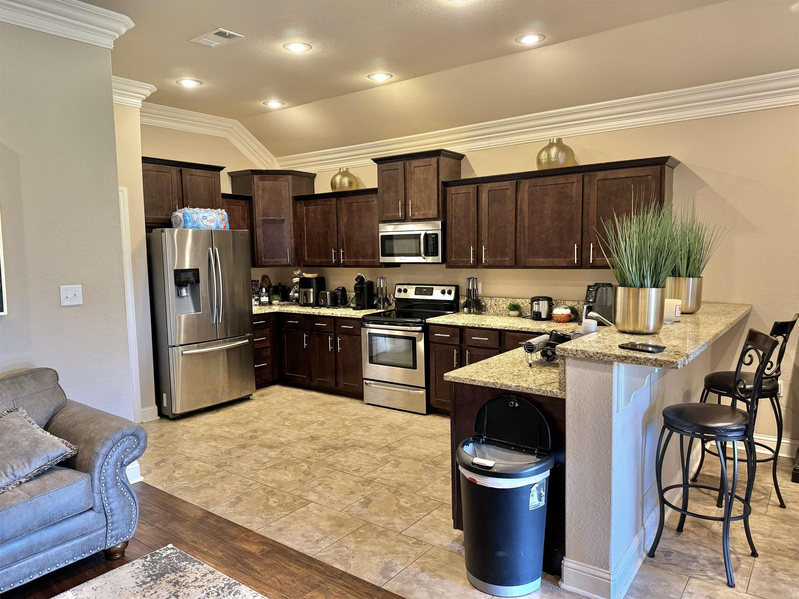 COUNTRY CLUB OF ARK THE - Residential