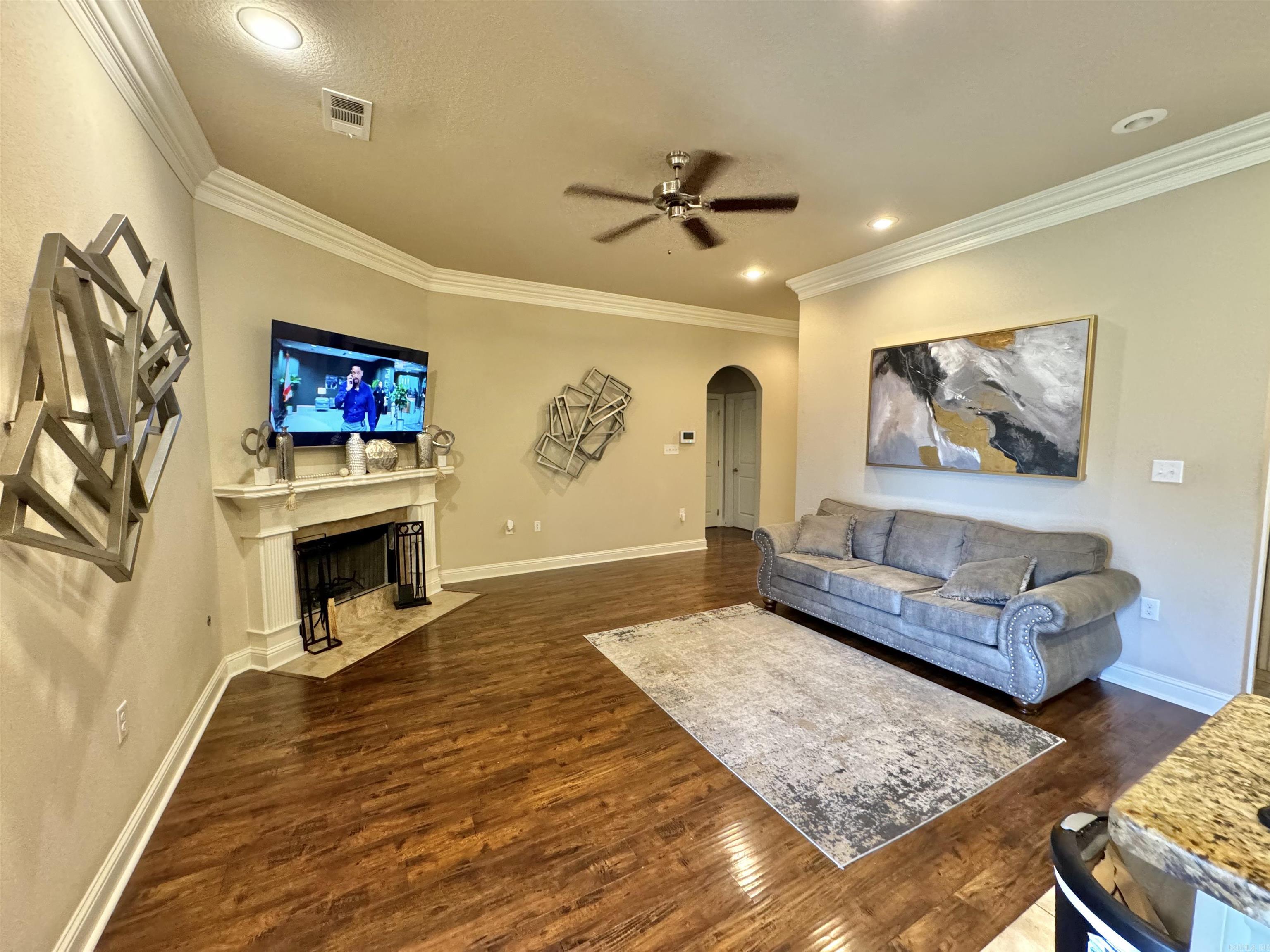 COUNTRY CLUB OF ARK THE - Residential