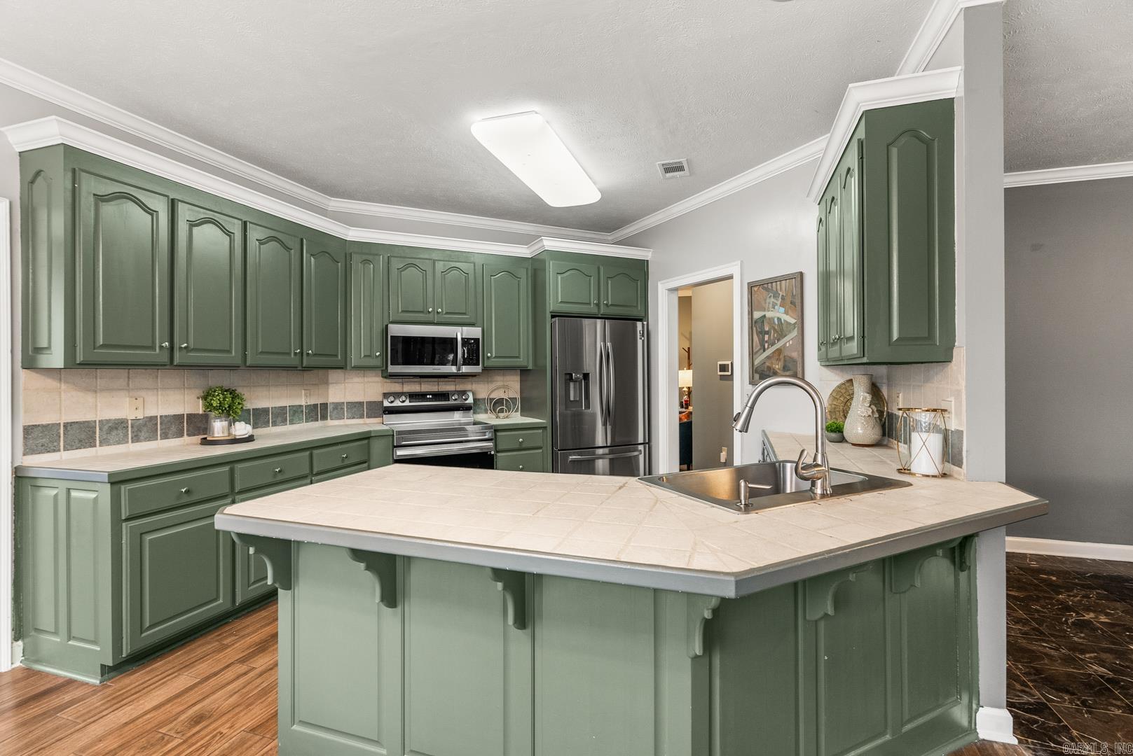 COUNTRY CLUB OF ARK THE - Residential