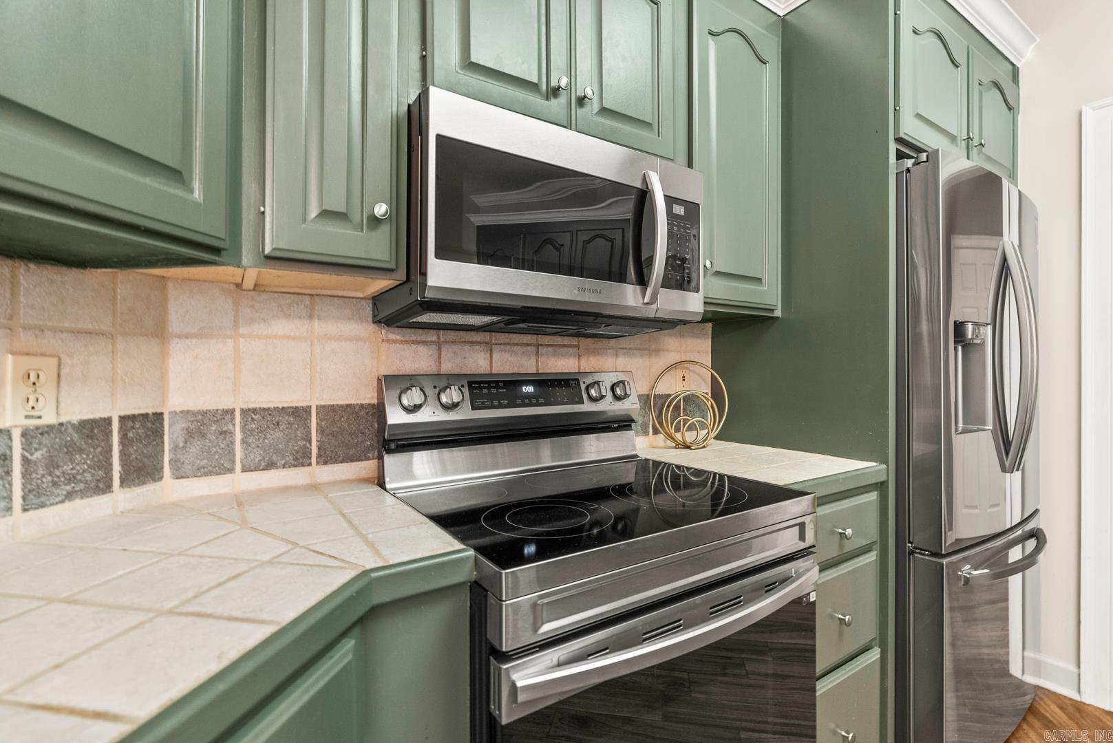 COUNTRY CLUB OF ARK THE - Residential