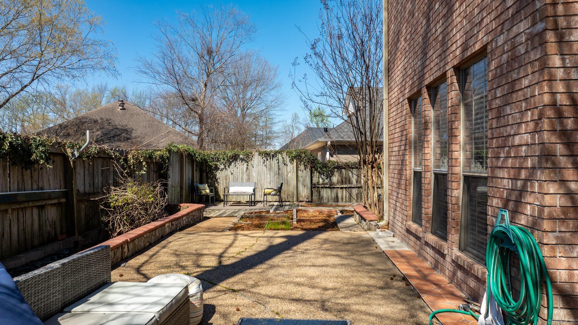 COUNTRY CLUB OF ARK THE - Residential