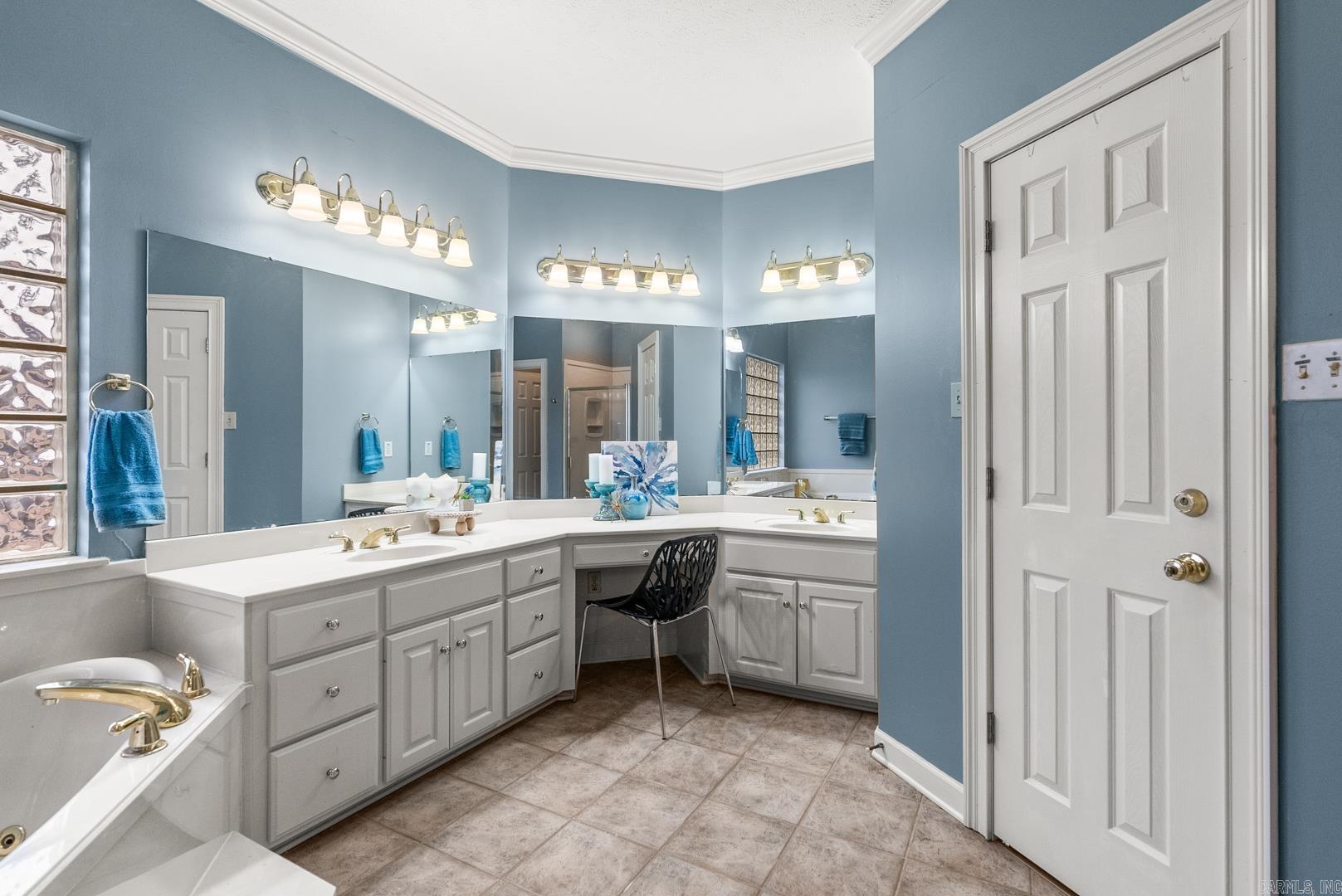 COUNTRY CLUB OF ARK THE - Residential