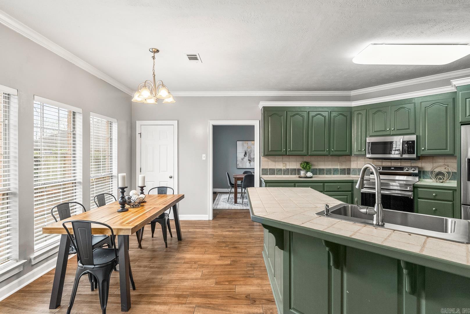 COUNTRY CLUB OF ARK THE - Residential