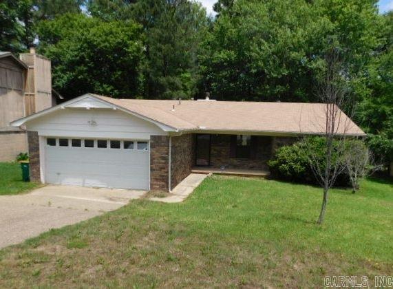 HUD Owned Property: Case # 031-364513. HUD Homes are sold AS-IS, Where Is, with no representations, warranties or disclosures. Ask your agent for more details and submit offers on www.hudhomestore.com. Managed by www.chrononssolutions.com. FHA Financing: IE (Insured Escrow) Deed conveyed by Special Warranty Deed or its equivalent. Square Footage per FHA Appraisal. See agent remarksā Great home that is ready for you. Enjoy the peace of being outside of town but the convenience of being close.